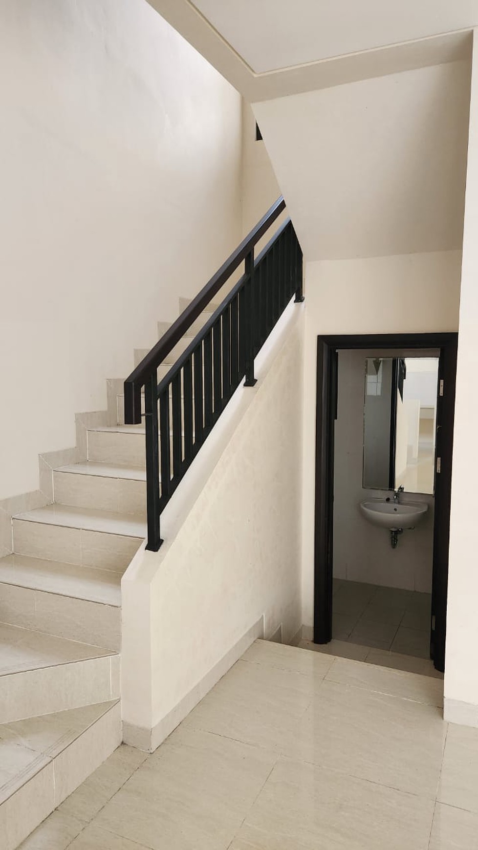 Turun  Harga Rumah 2 lantai di dalam cluster Podomoro Golf View Residence