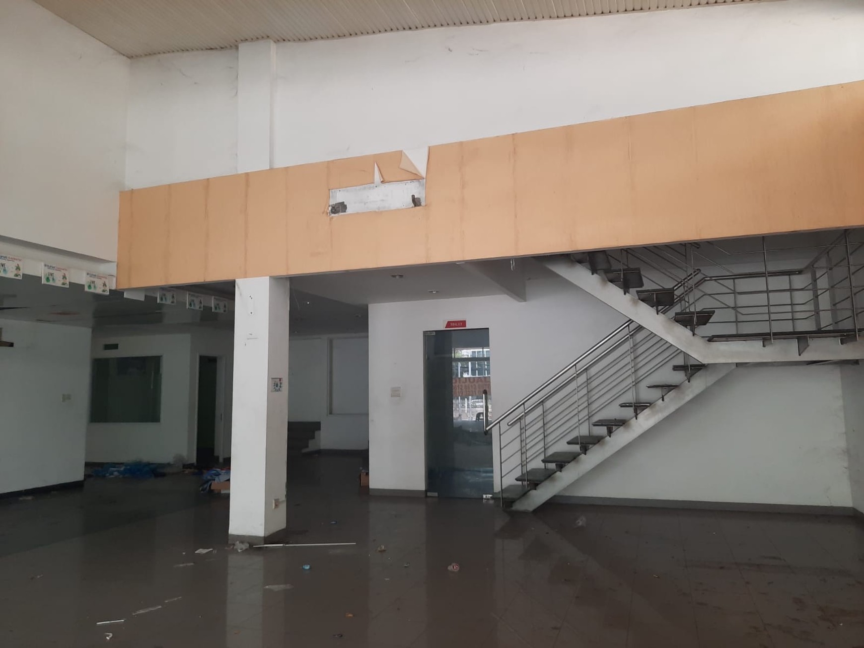 GEDUNG 2 LANTAI DI MAMPANG PRAPATAN