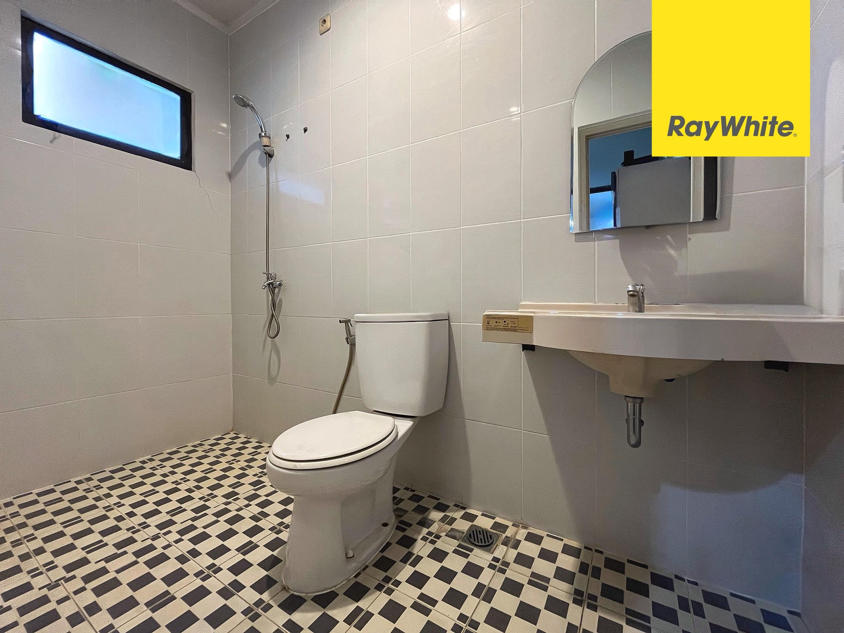 Rumah Kuldesak di Kota Wisata, Cibubur