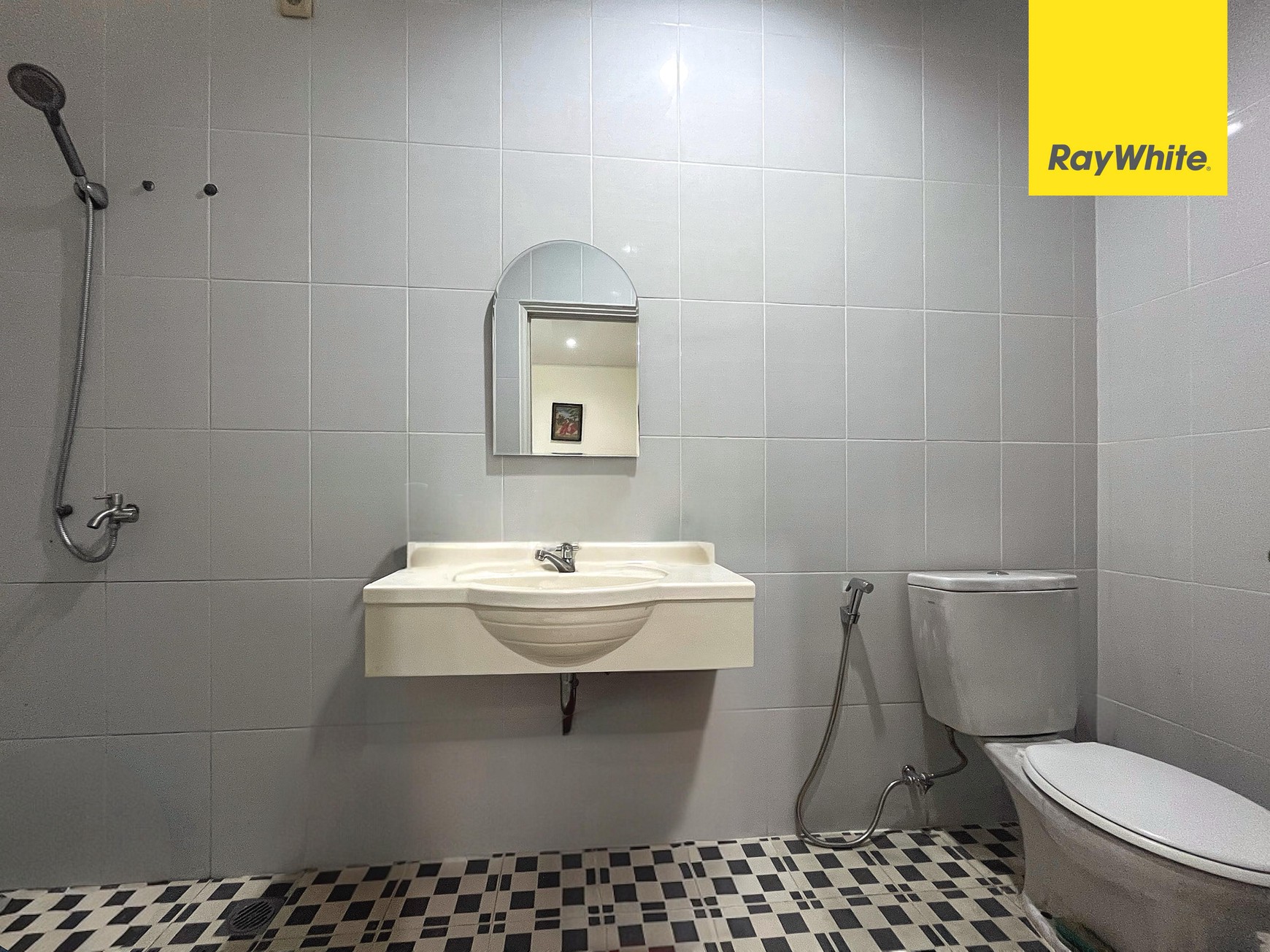 Rumah Kuldesak di Kota Wisata, Cibubur