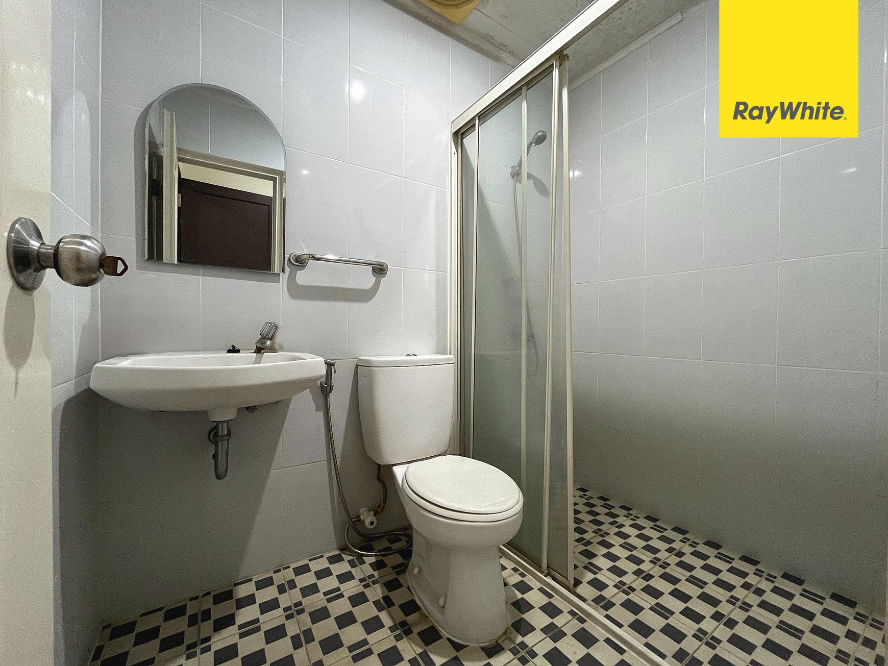 Rumah Kuldesak di Kota Wisata, Cibubur