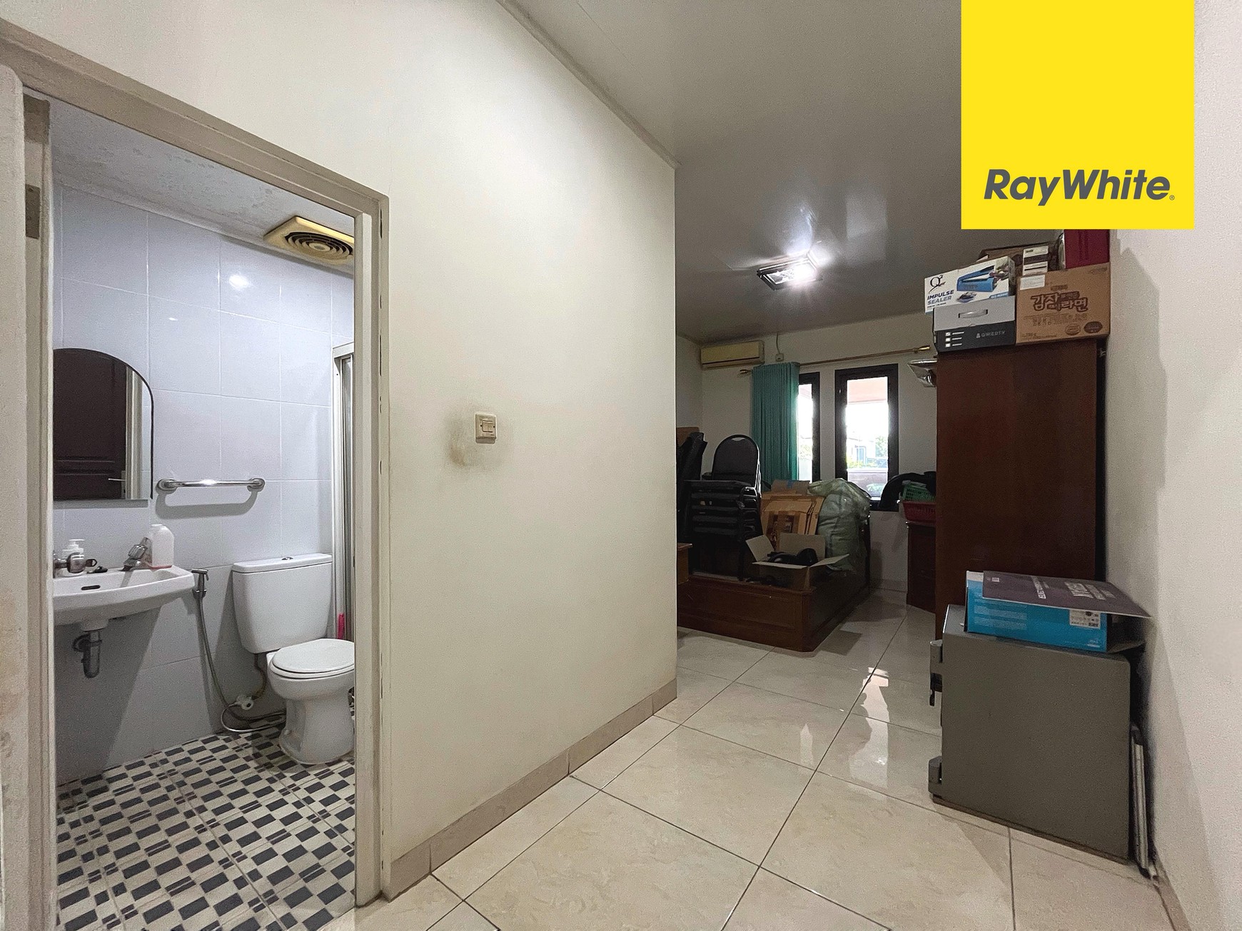 Rumah Kuldesak di Kota Wisata, Cibubur