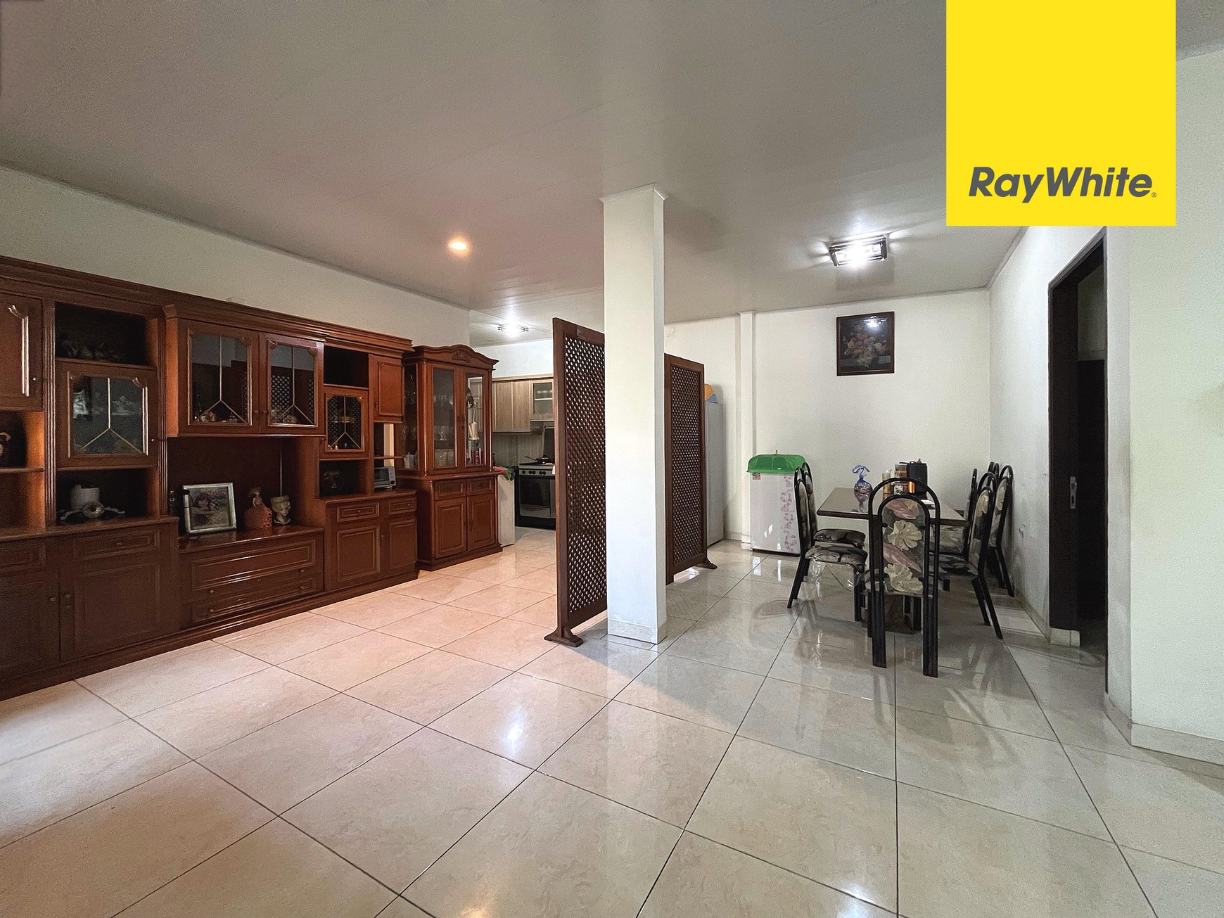 Rumah Kuldesak di Kota Wisata, Cibubur