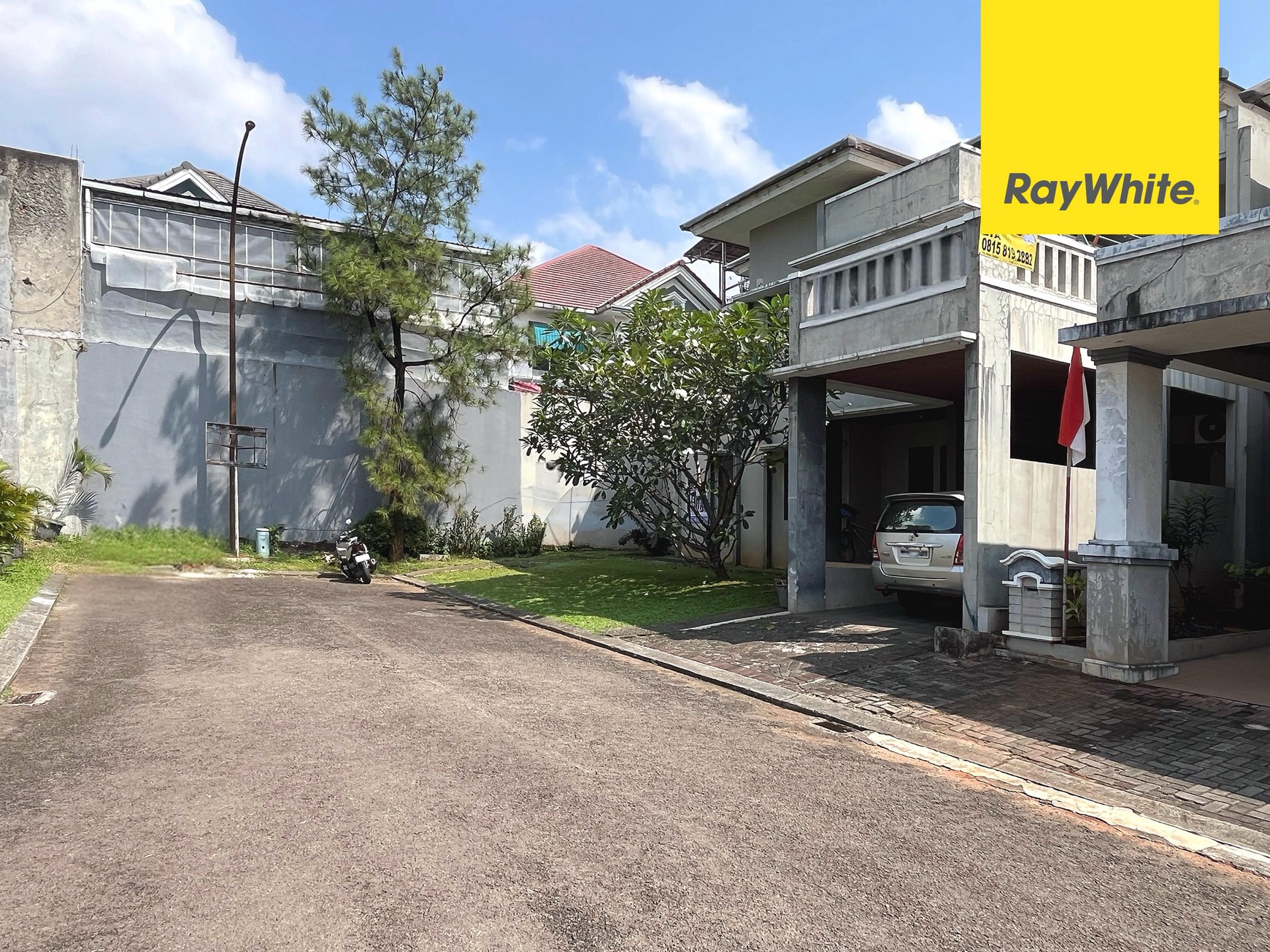 Rumah Kuldesak di Kota Wisata, Cibubur