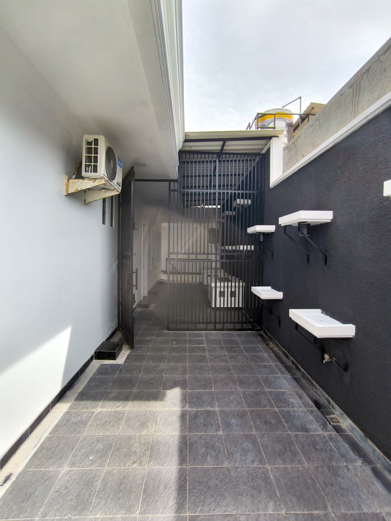 Rumah pool,power room di Bintaro Jaya 8