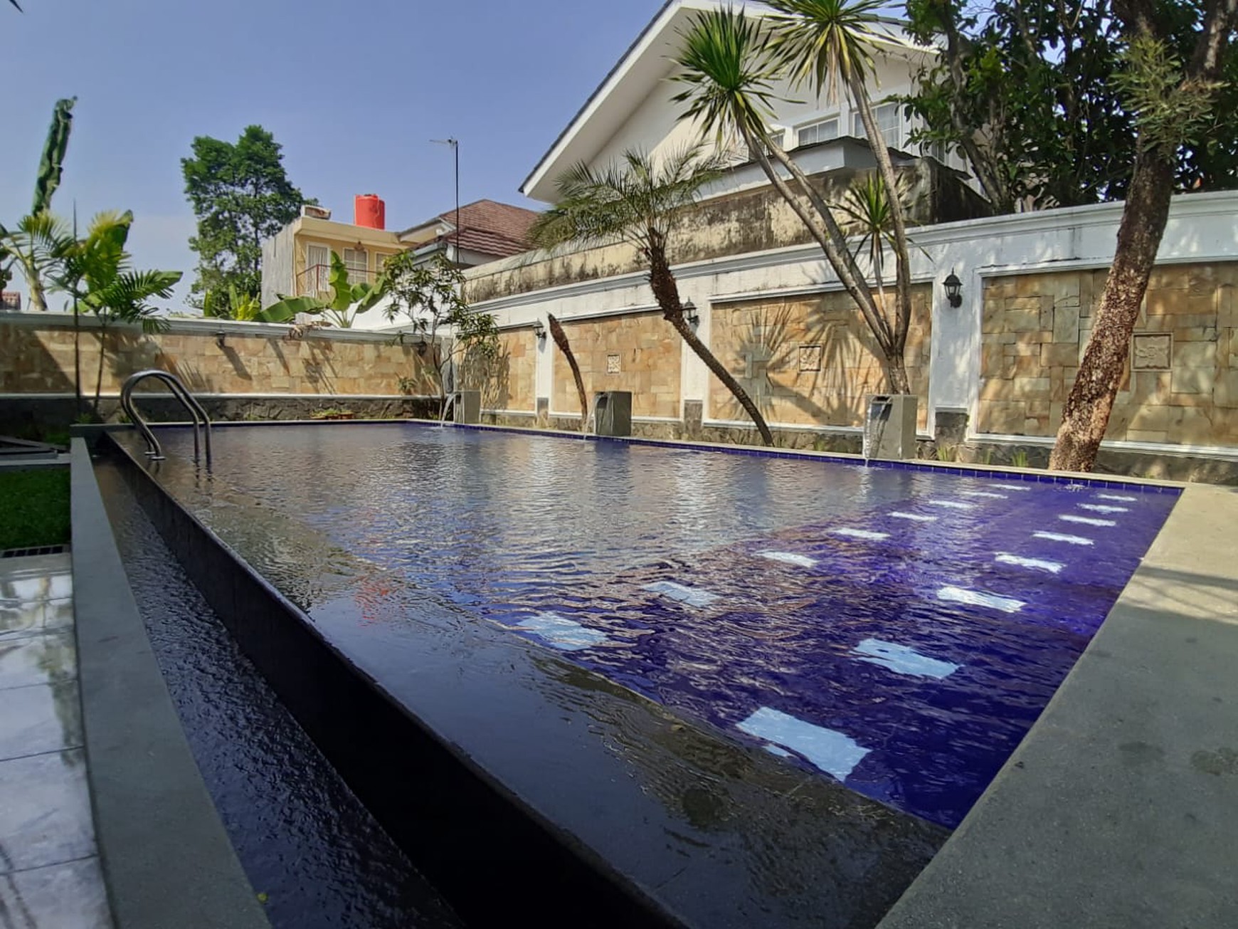 Rumah 2 Lantai Siap Huni dengan 4 KT dan 3 KM Luas 500 m2 dan Bangunan 800 m2 Sertifikat SHM @Sentul City, Bogor