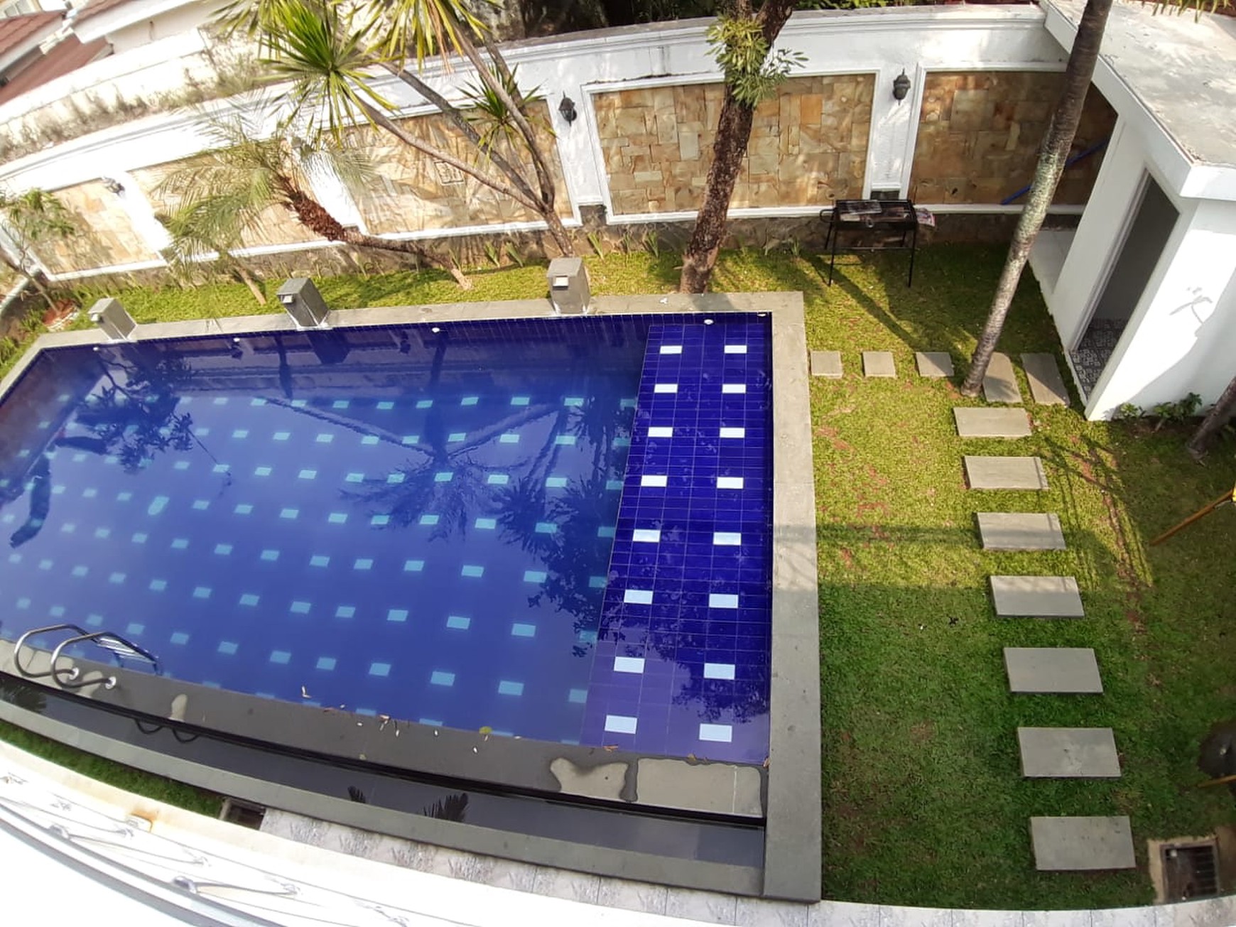 Rumah 2 Lantai Siap Huni dengan 4 KT dan 3 KM Luas 500 m2 dan Bangunan 800 m2 Sertifikat SHM @Sentul City, Bogor