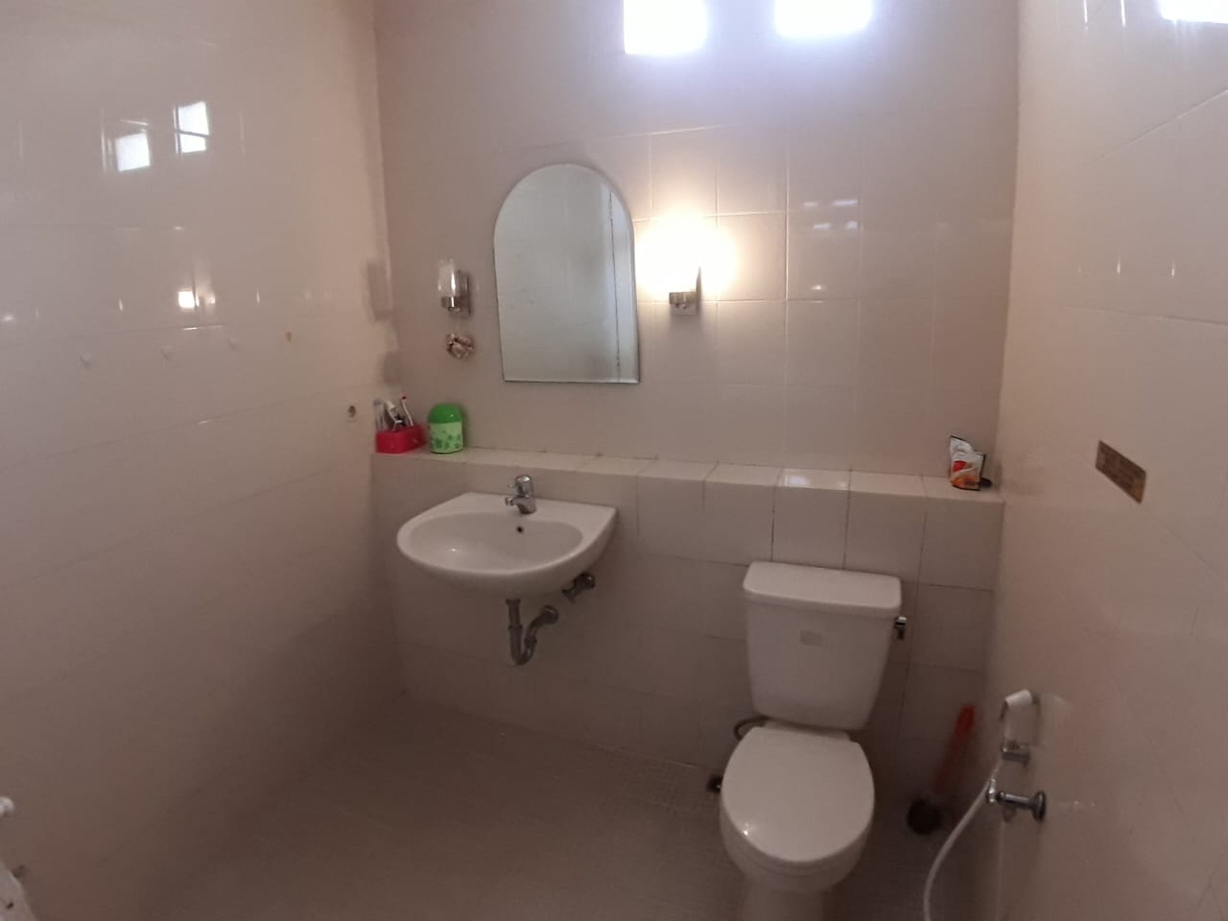 Rumah 2 Lantai Siap Huni dengan 4 KT dan 3 KM Luas 500 m2 dan Bangunan 800 m2 Sertifikat SHM @Sentul City, Bogor