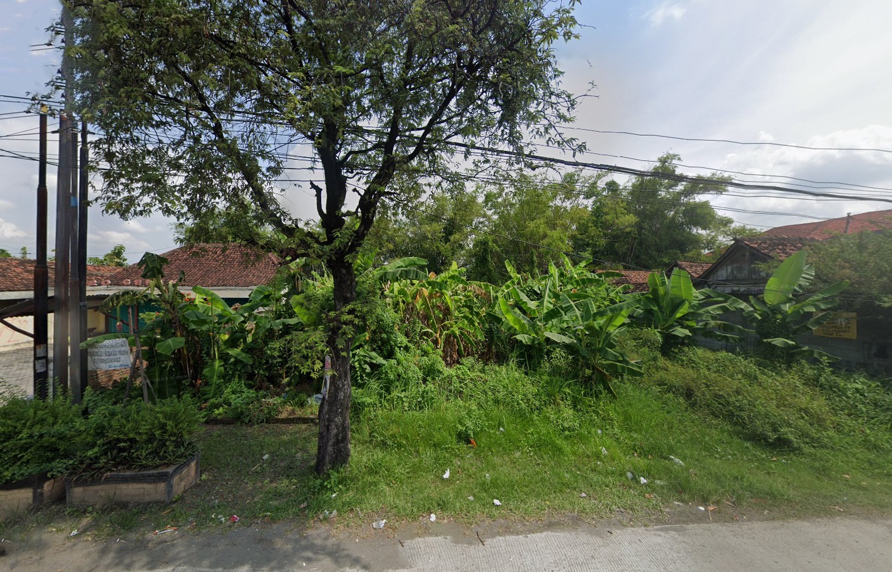 Tanah 369 Meter persegi Di Pinggir Jalan Raya Madiun-Surabaya Cocok Untuk Usaha