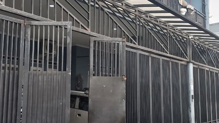 Rumah dekat sektor 2 Bintaro dan st kereta Pd Ranji, untuk kost kostan cocok.
