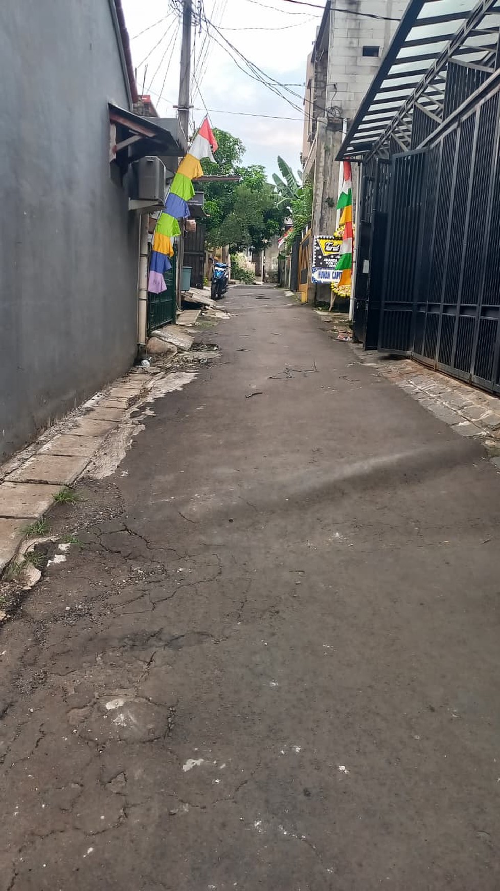 Rumah dekat sektor 2 Bintaro dan st kereta Pd Ranji, untuk kost kostan cocok.