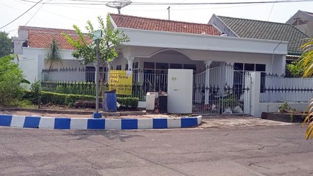 Rumah di Jemur Andayani Surabaya Selatan, Hook/Pojokan, Row Jalan lebar bisa 3 mobil, bisa untuk rumah tinggal/kantor