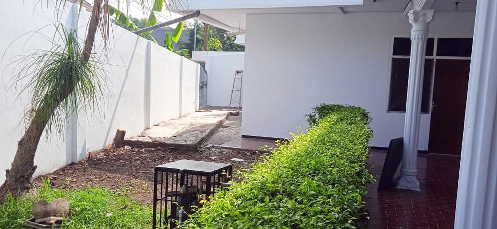 Rumah di Jemur Andayani Surabaya Selatan, Hook/Pojokan, Row Jalan lebar bisa 3 mobil, bisa untuk rumah tinggal/kantor