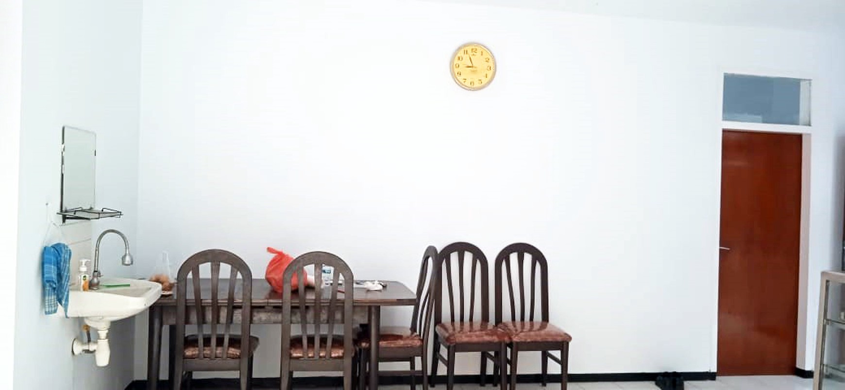 Rumah di Jemur Andayani Surabaya Selatan, Hook/Pojokan, Row Jalan lebar bisa 3 mobil, bisa untuk rumah tinggal/kantor