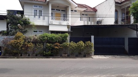 Rumah bagus, 2 lantai lokasi strtageis di Cireunde