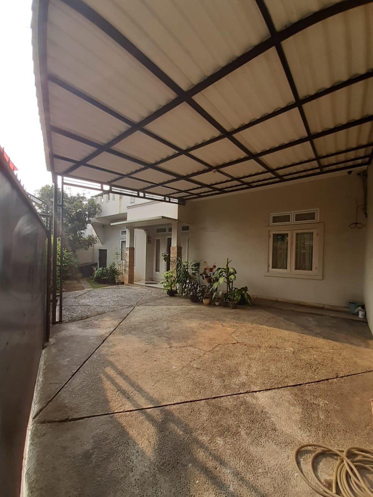 Rumah bagus, 2 lantai lokasi strtageis di Cireunde