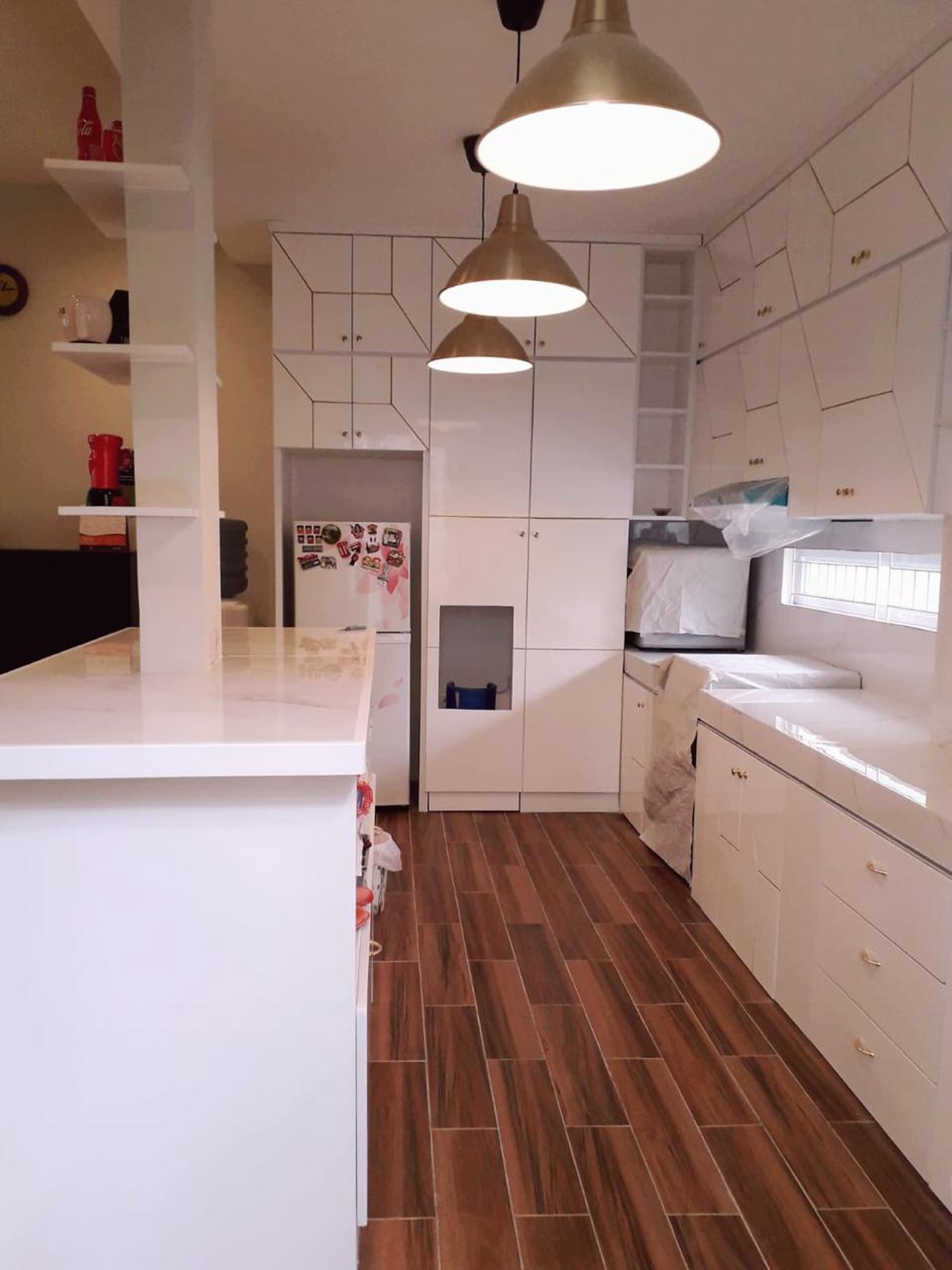 Rumah bagus, 2 lantai lokasi strtageis di Cireunde