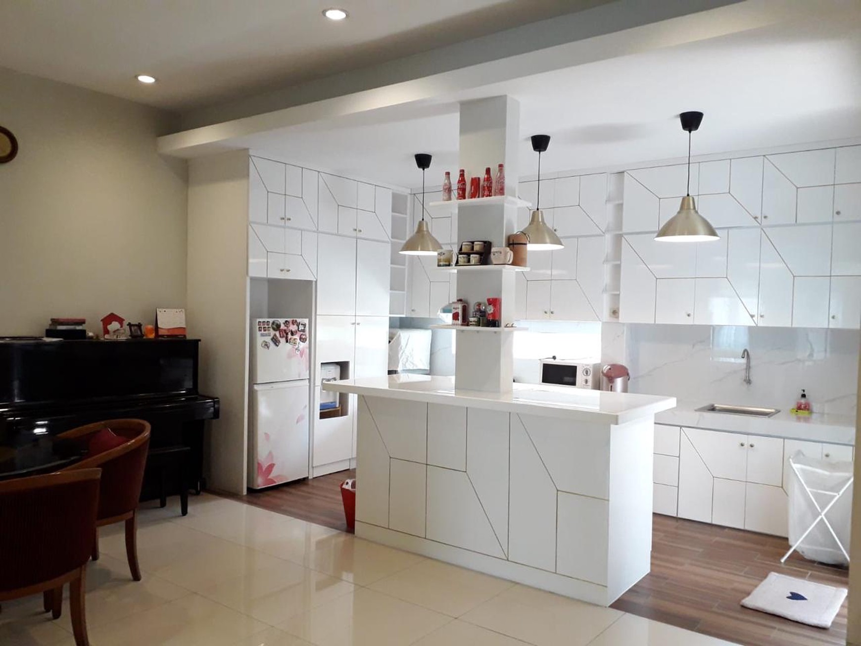 Rumah bagus, 2 lantai lokasi strtageis di Cireunde