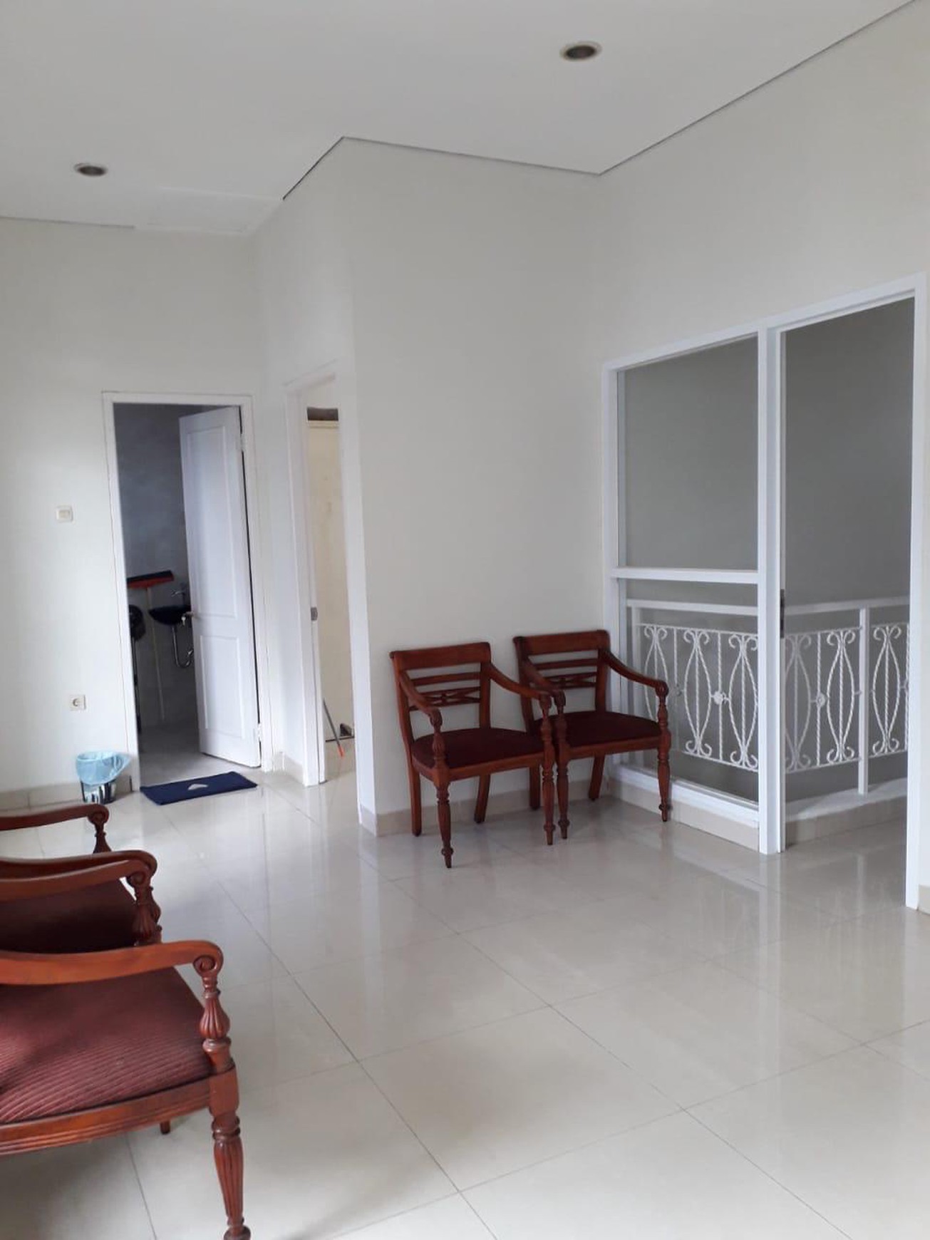 Rumah bagus, 2 lantai lokasi strtageis di Cireunde