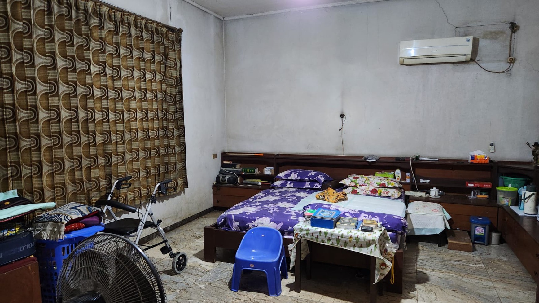 Rumah Lama dengan Tanah Luas Cocok untuk Investasi atau Cluster di Duren Sawit Jakarta timur