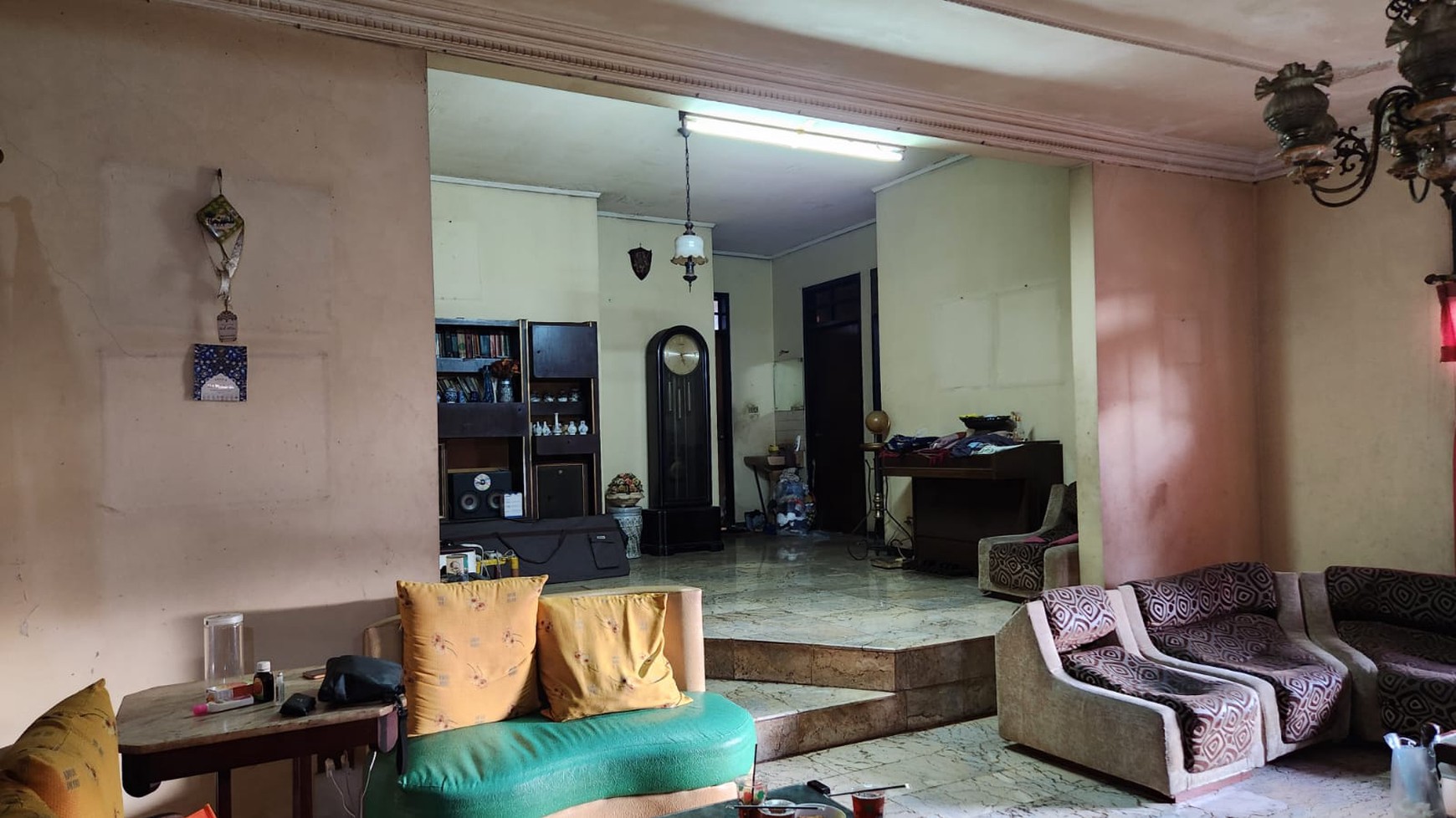 Rumah Lama dengan Tanah Luas Cocok untuk Investasi atau Cluster di Duren Sawit Jakarta timur