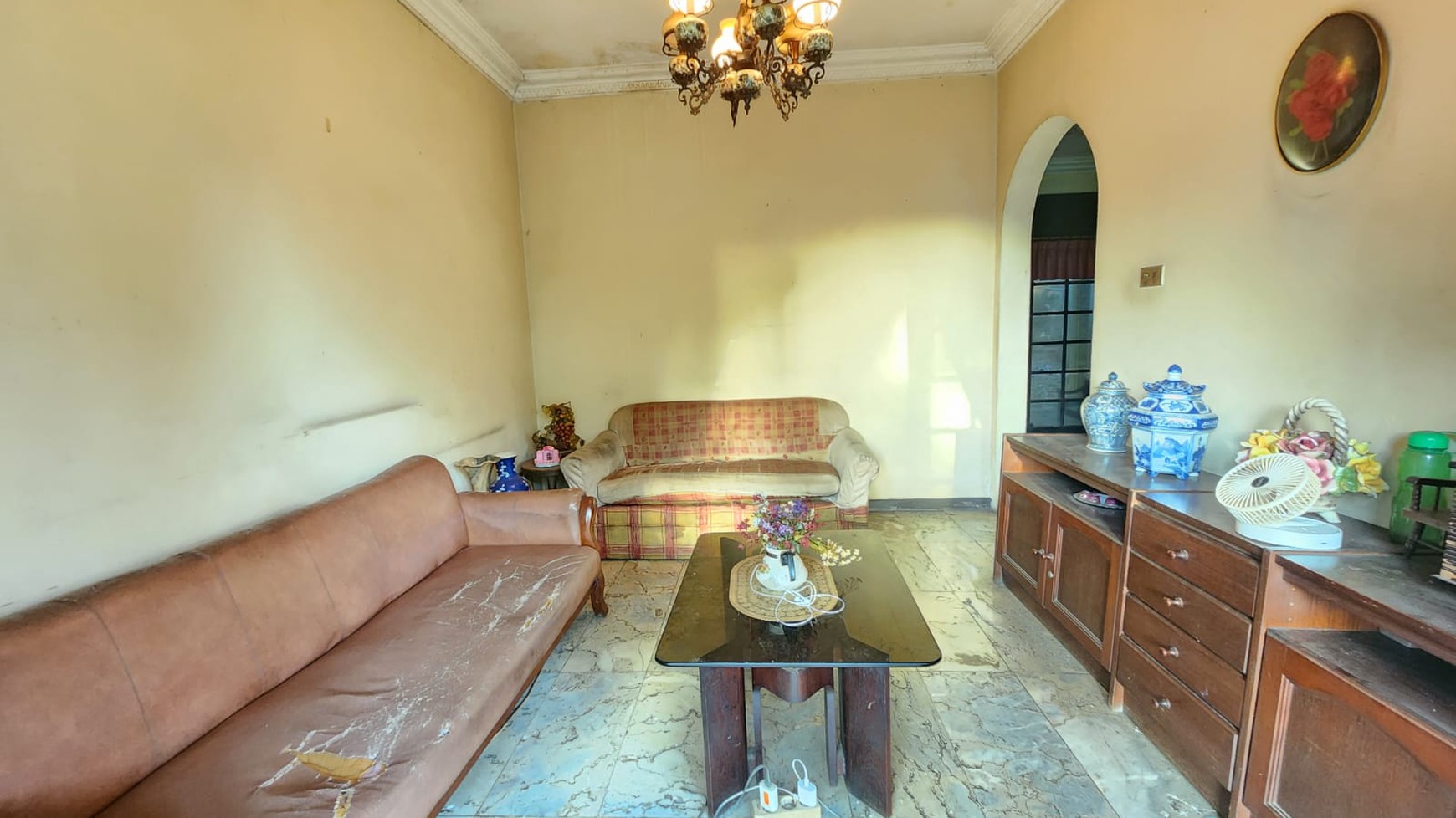 Rumah Lama dengan Tanah Luas Cocok untuk Investasi atau Cluster di Duren Sawit Jakarta timur