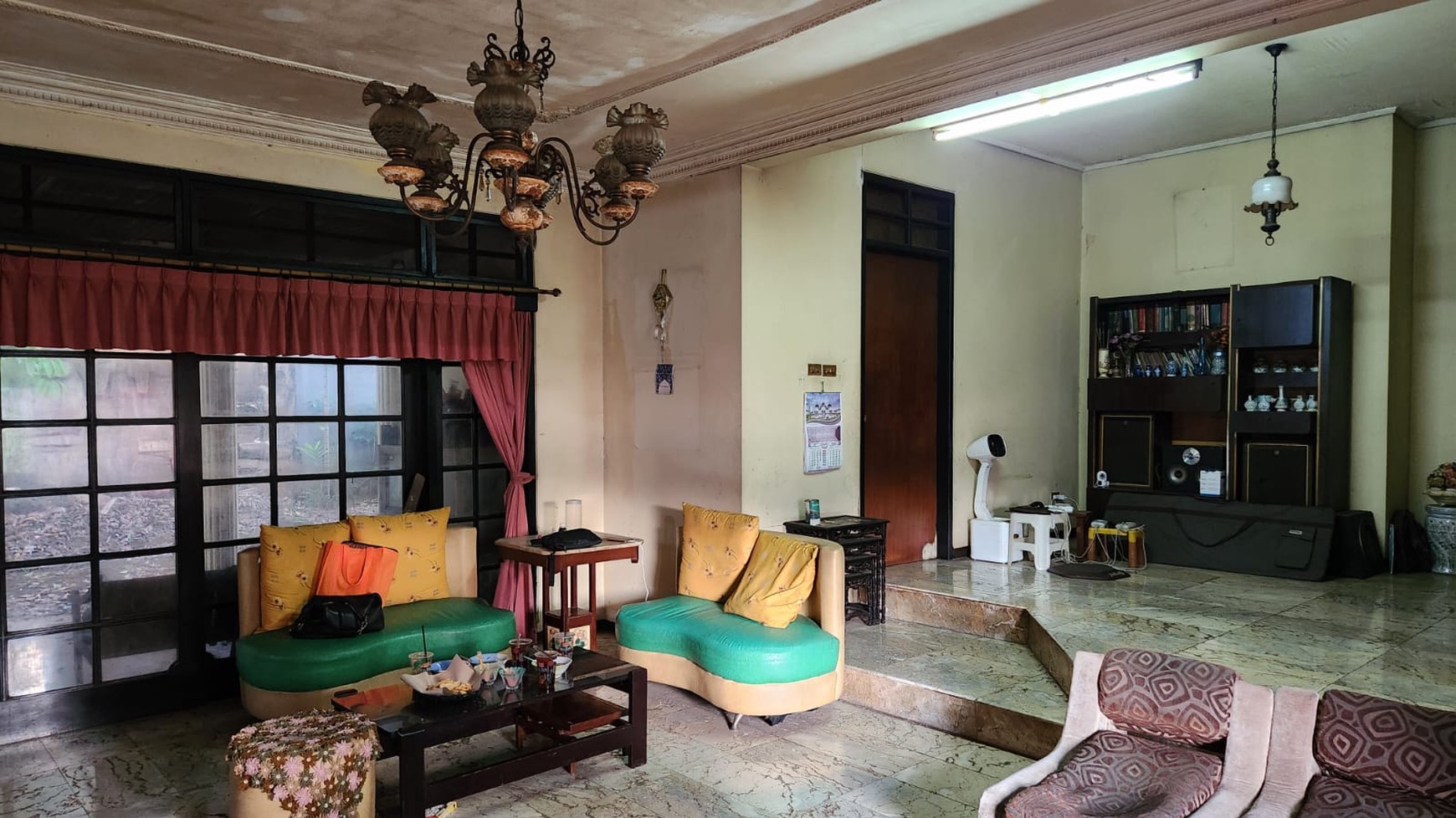 Rumah Lama dengan Tanah Luas Cocok untuk Investasi atau Cluster di Duren Sawit Jakarta timur