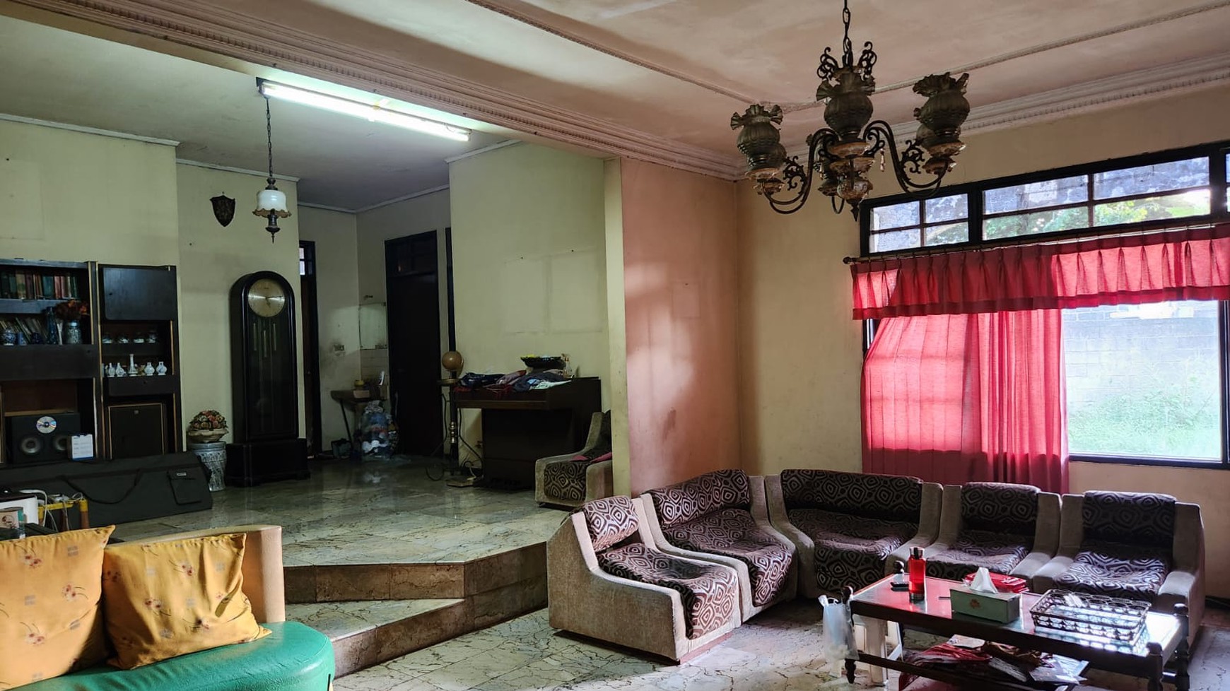 Rumah Lama dengan Tanah Luas Cocok untuk Investasi atau Cluster di Duren Sawit Jakarta timur