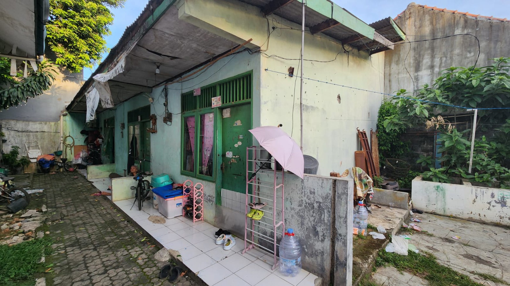 Rumah Lama dengan Tanah Luas Cocok untuk Investasi atau Cluster di Duren Sawit Jakarta timur