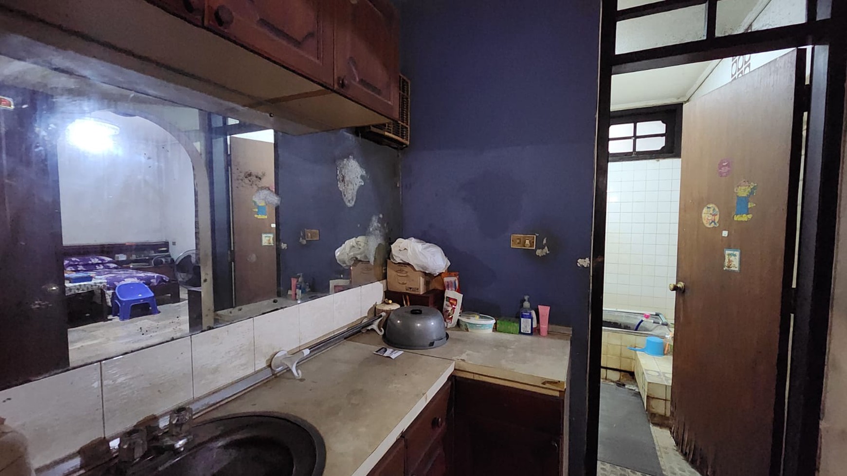 Rumah Lama dengan Tanah Luas Cocok untuk Investasi atau Cluster di Duren Sawit Jakarta timur