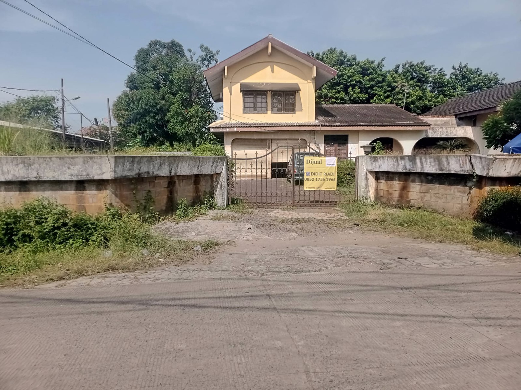 Rumah Lama dengan Tanah Luas Cocok untuk Investasi atau Cluster di Duren Sawit Jakarta timur