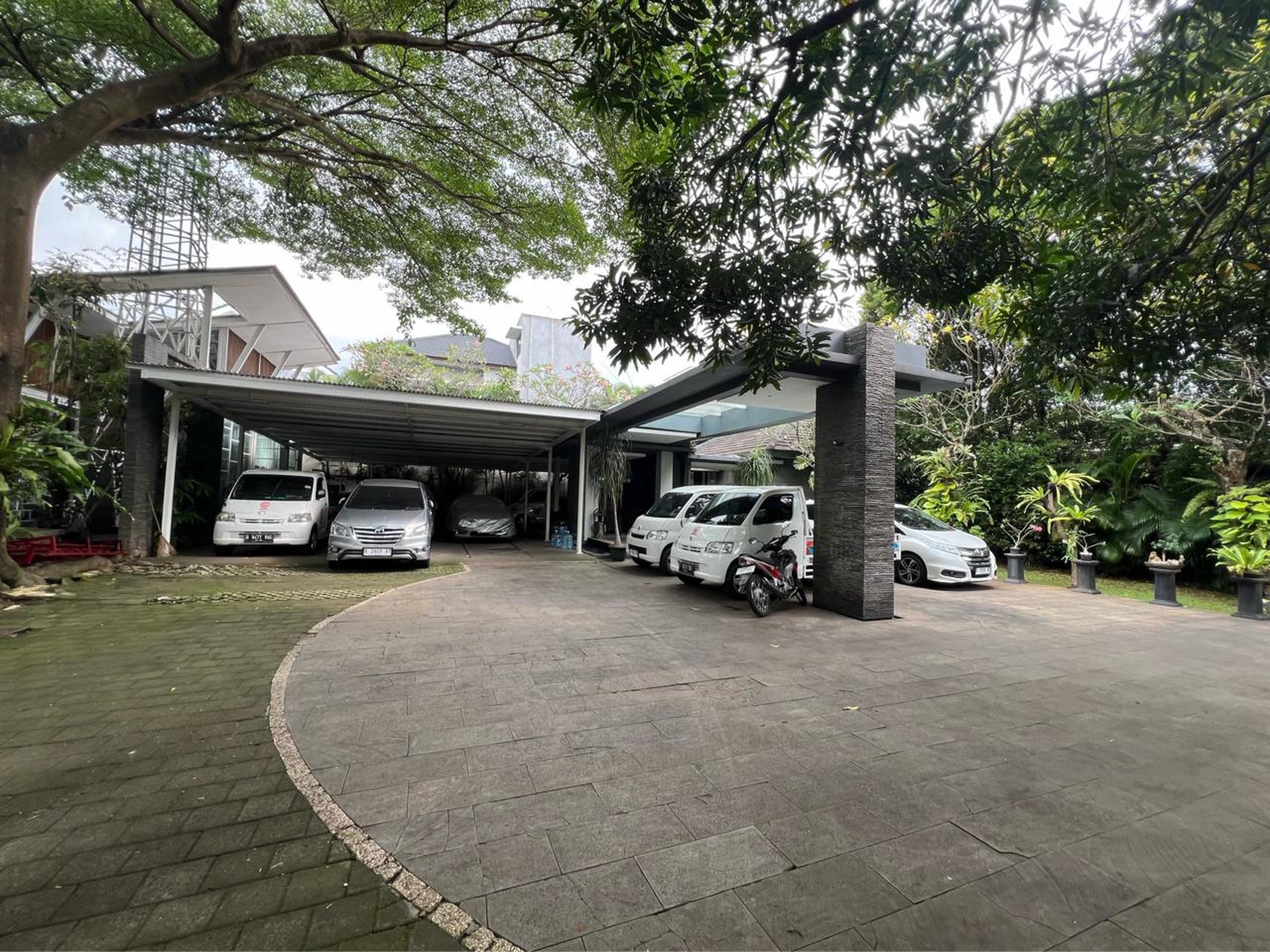 Rumah Halaman luas,bagus di Bintaro Jaya 5