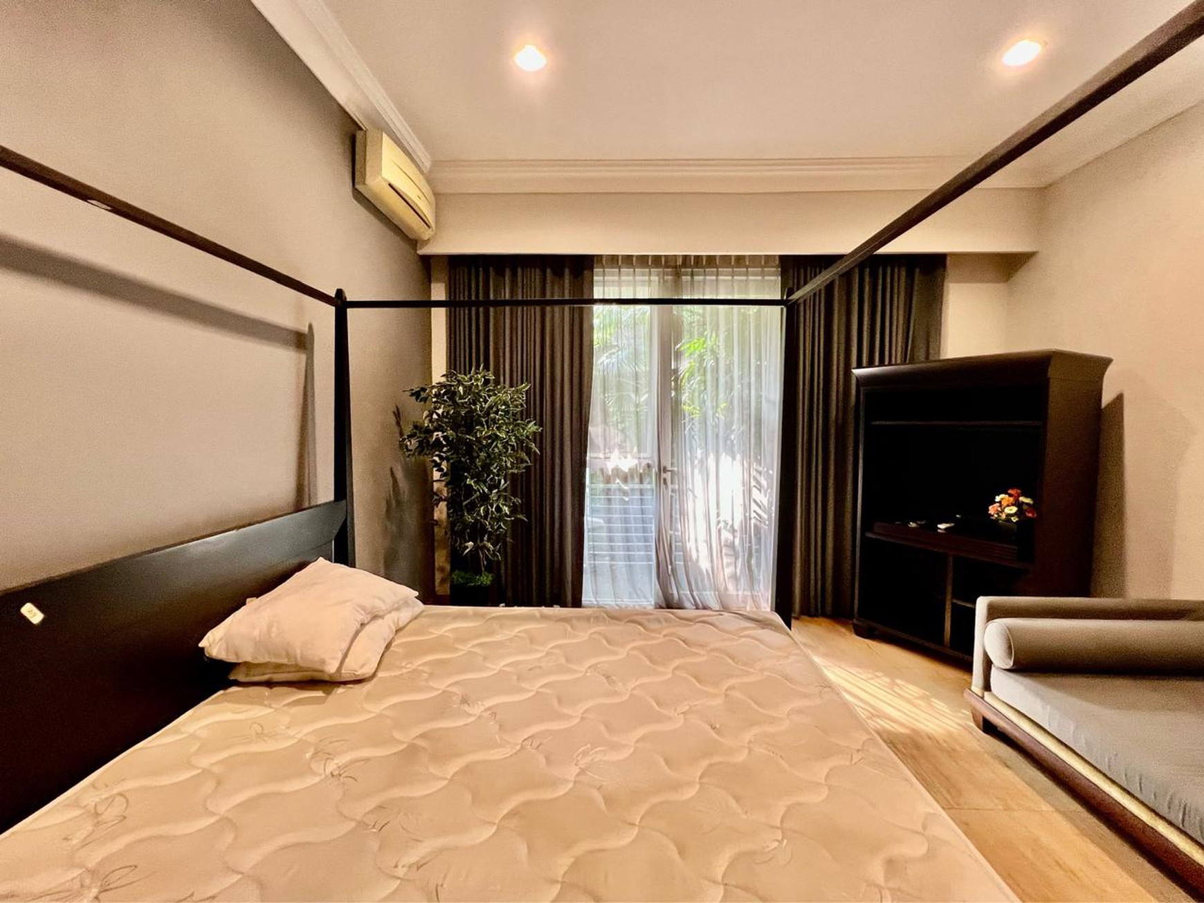 Rumah Halaman luas,bagus di Bintaro Jaya 5