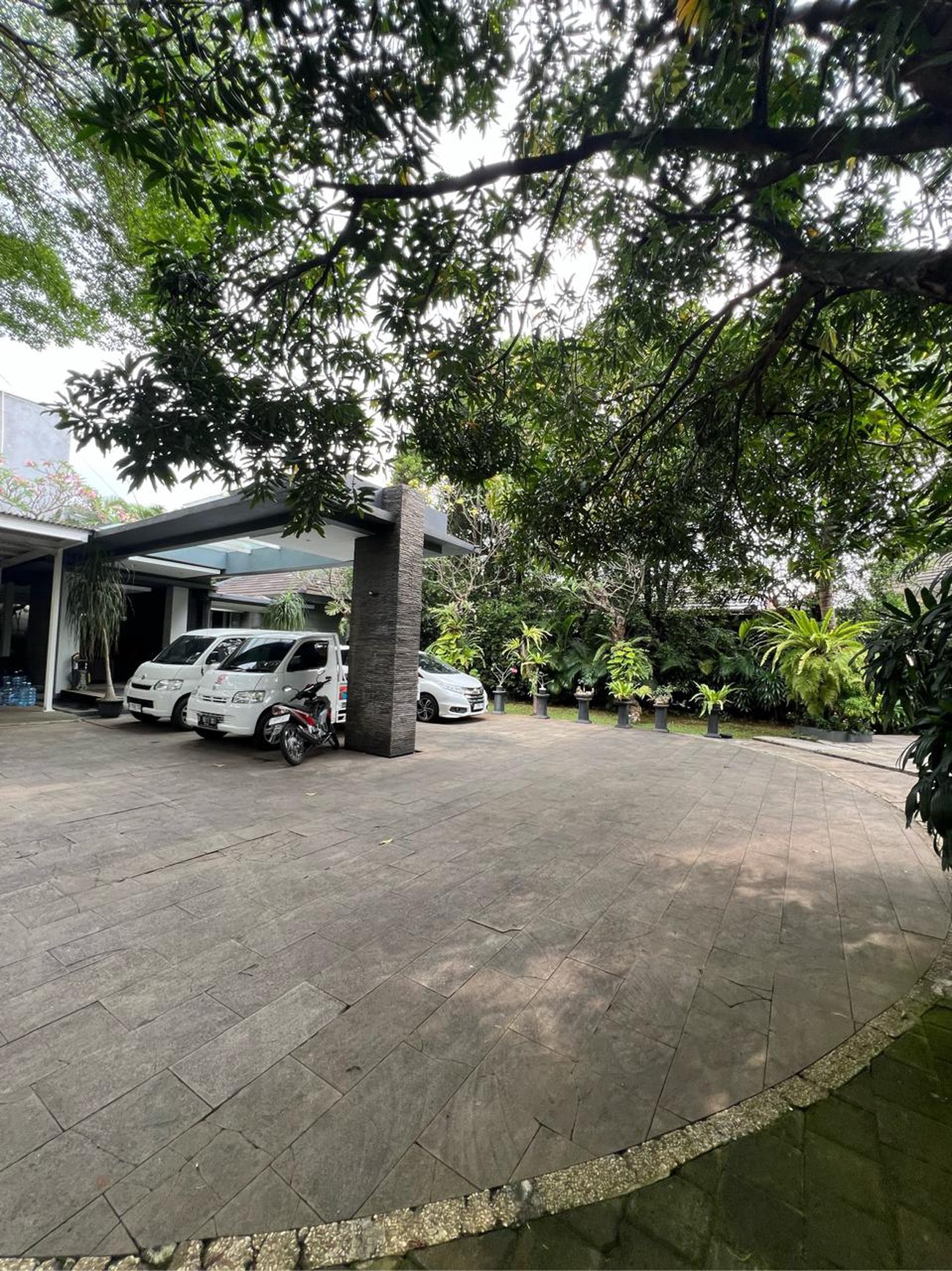 Rumah Halaman luas,bagus di Bintaro Jaya 5