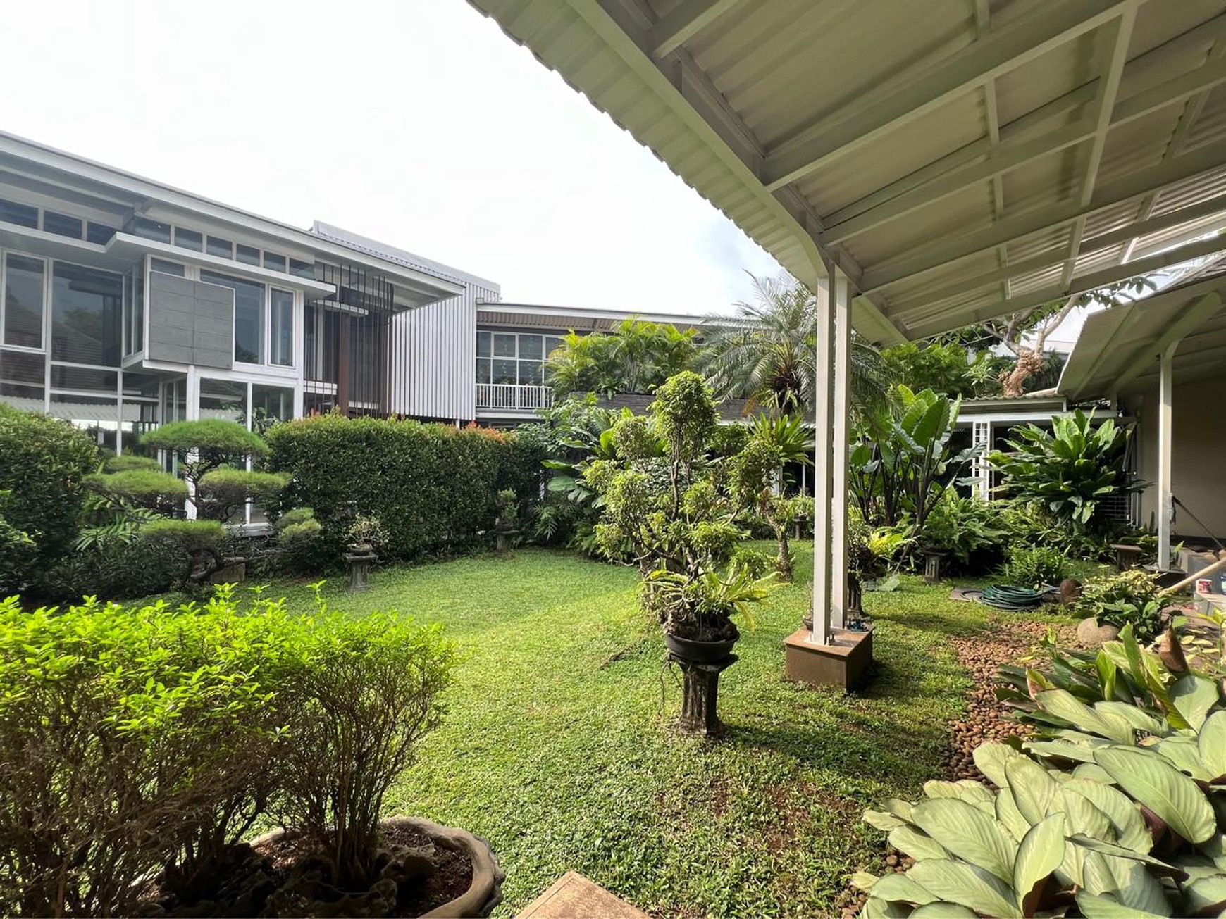 Rumah Halaman luas,bagus di Bintaro Jaya 5