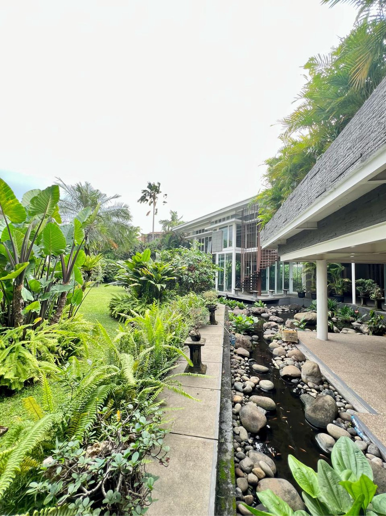 Rumah Halaman luas,bagus di Bintaro Jaya 5