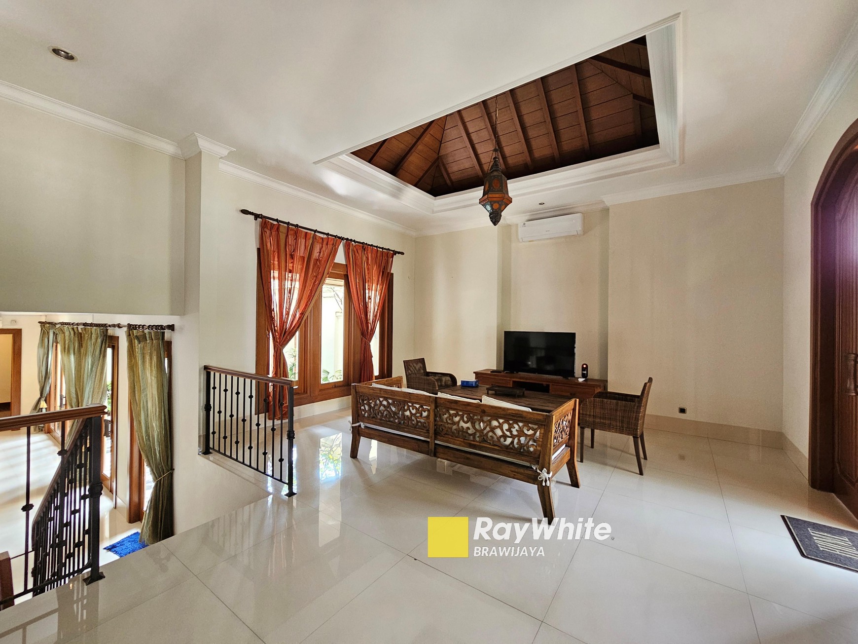 Rumah di Jalan Keuangan, Fatmawati, Jaksel, Furnished, Private Pool, 1 km ke MRT Fatmawati