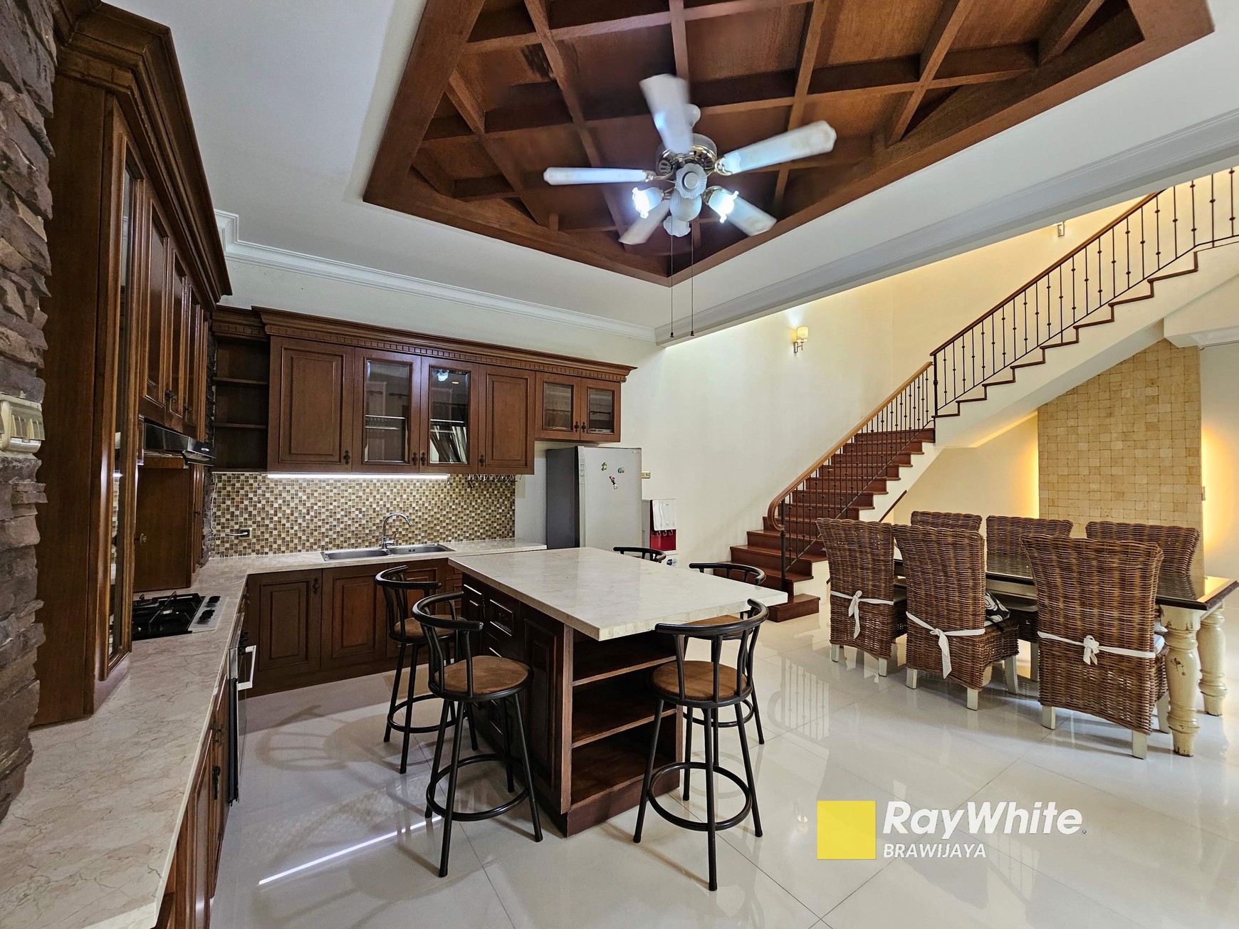 Rumah di Jalan Keuangan, Fatmawati, Jaksel, Furnished, Private Pool, 1 km ke MRT Fatmawati