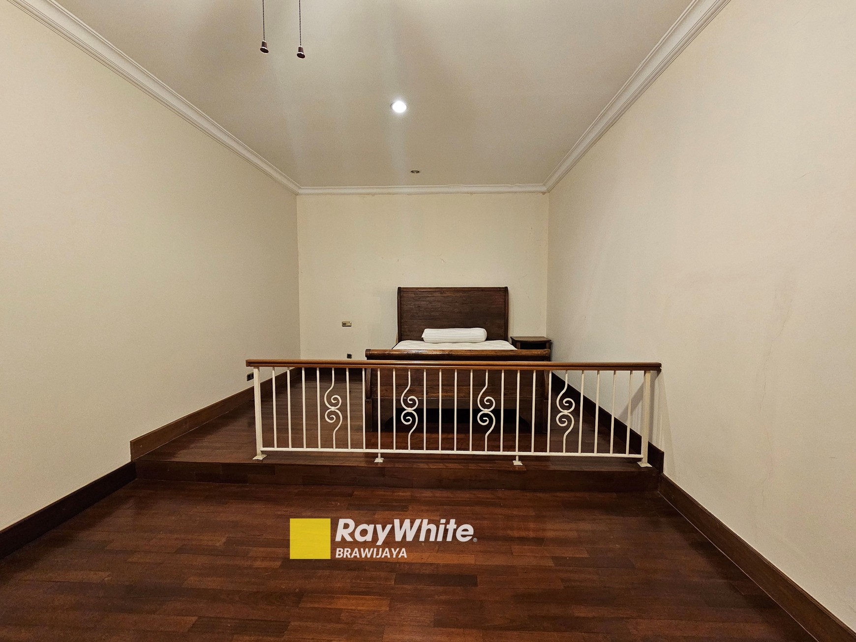 Rumah di Jalan Keuangan, Fatmawati, Jaksel, Furnished, Private Pool, 1 km ke MRT Fatmawati