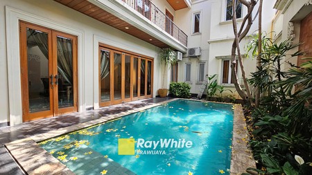 Rumah di Jalan Keuangan, Fatmawati, Jaksel, Furnished, Private Pool, 1 km ke MRT Fatmawati