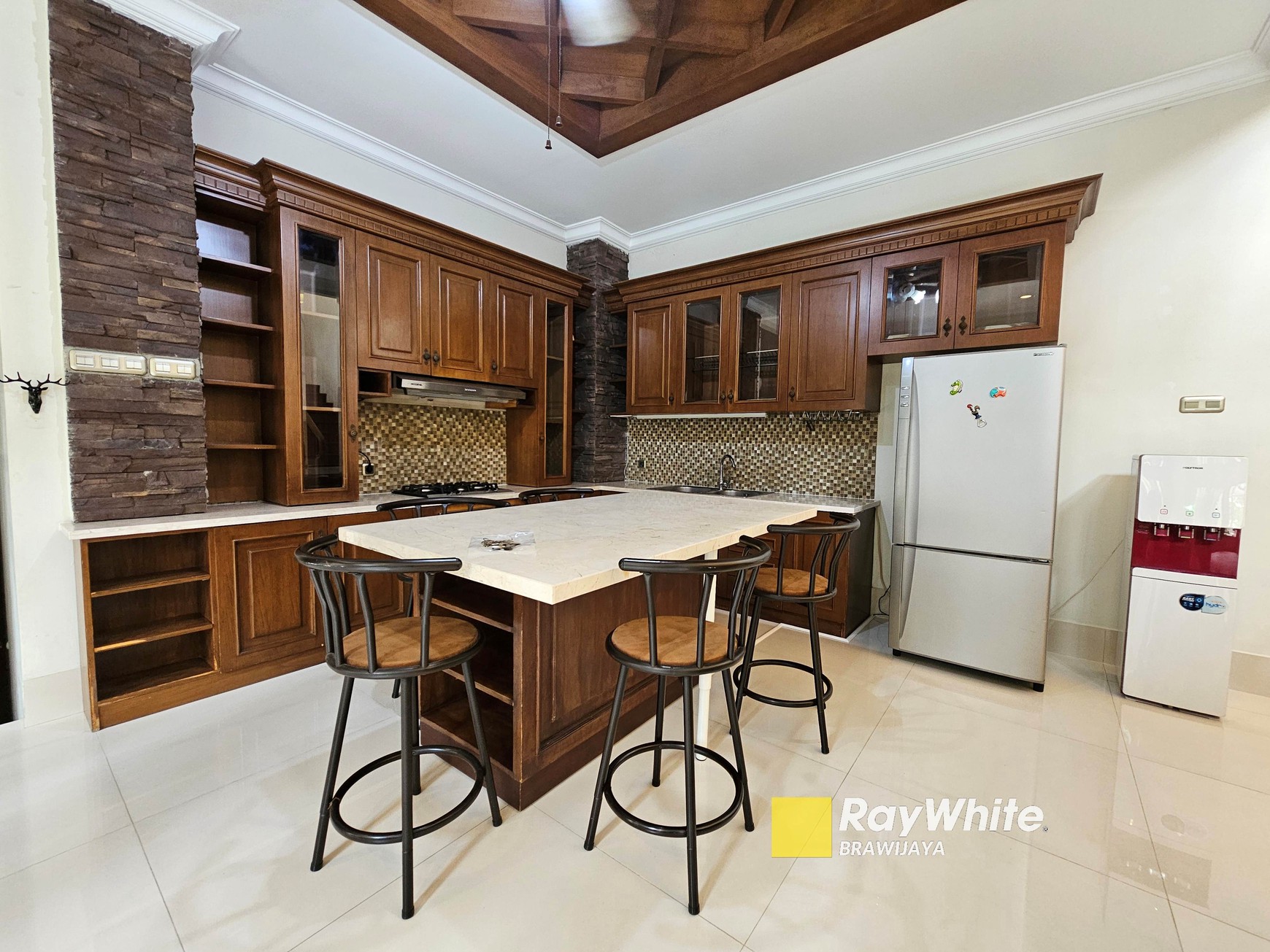 Rumah di Jalan Keuangan, Fatmawati, Jaksel, Furnished, Private Pool, 1 km ke MRT Fatmawati
