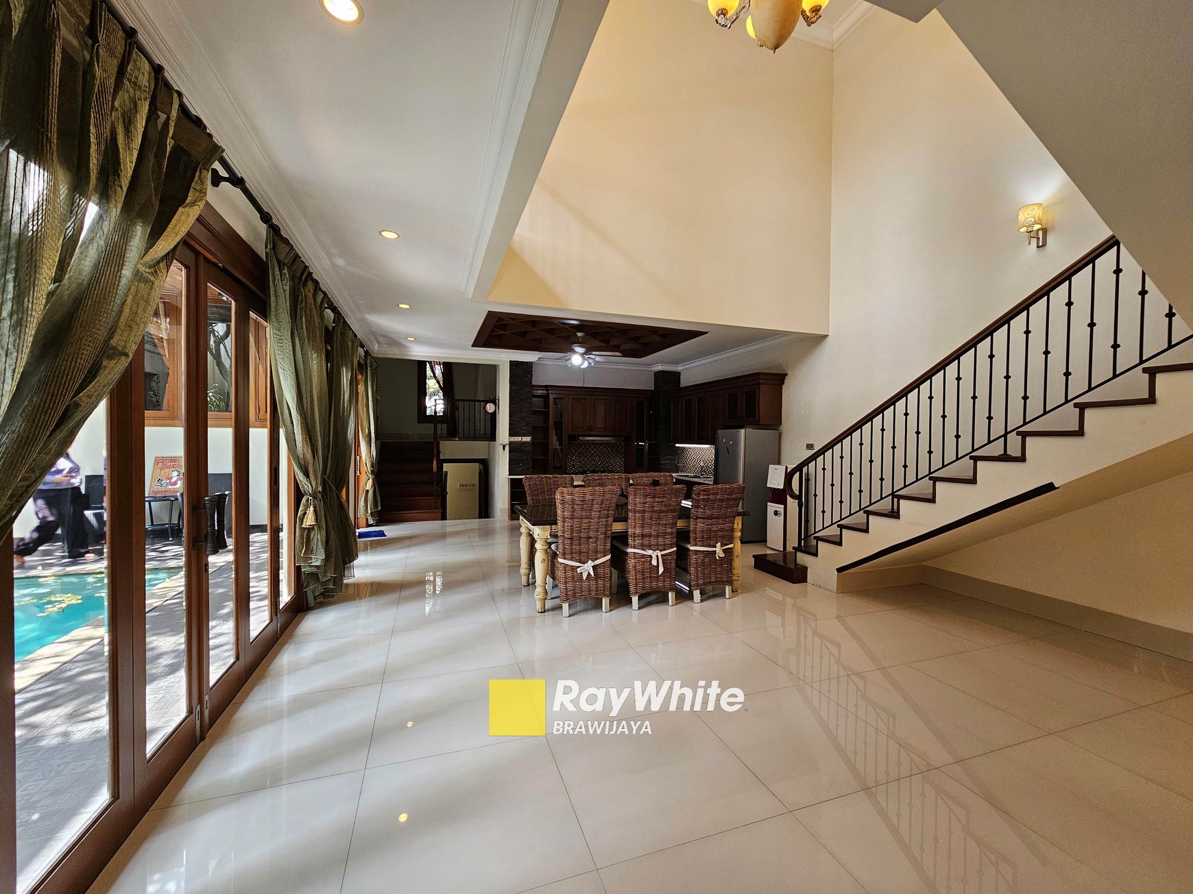 Rumah di Jalan Keuangan, Fatmawati, Jaksel, Furnished, Private Pool, 1 km ke MRT Fatmawati