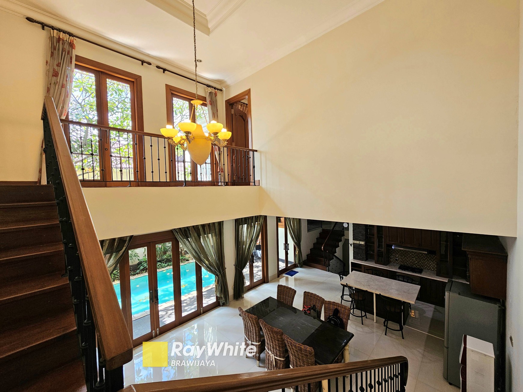 Rumah di Jalan Keuangan, Fatmawati, Jaksel, Furnished, Private Pool, 1 km ke MRT Fatmawati