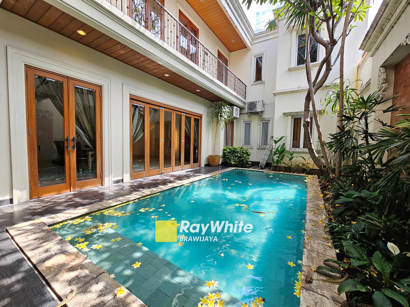 Rumah di Jalan Keuangan, Fatmawati, Jaksel, Furnished, Private Pool, 1 km ke MRT Fatmawati
