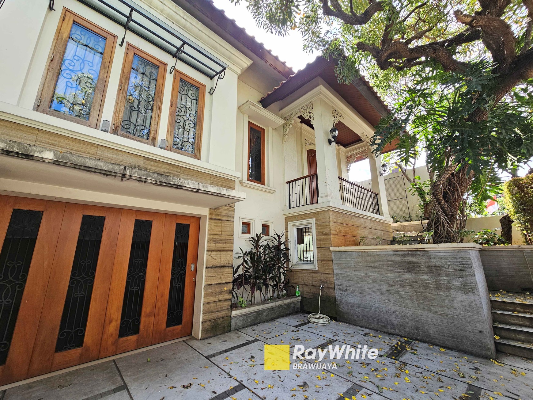 Rumah di Jalan Keuangan, Fatmawati, Jaksel, Furnished, Private Pool, 1 km ke MRT Fatmawati