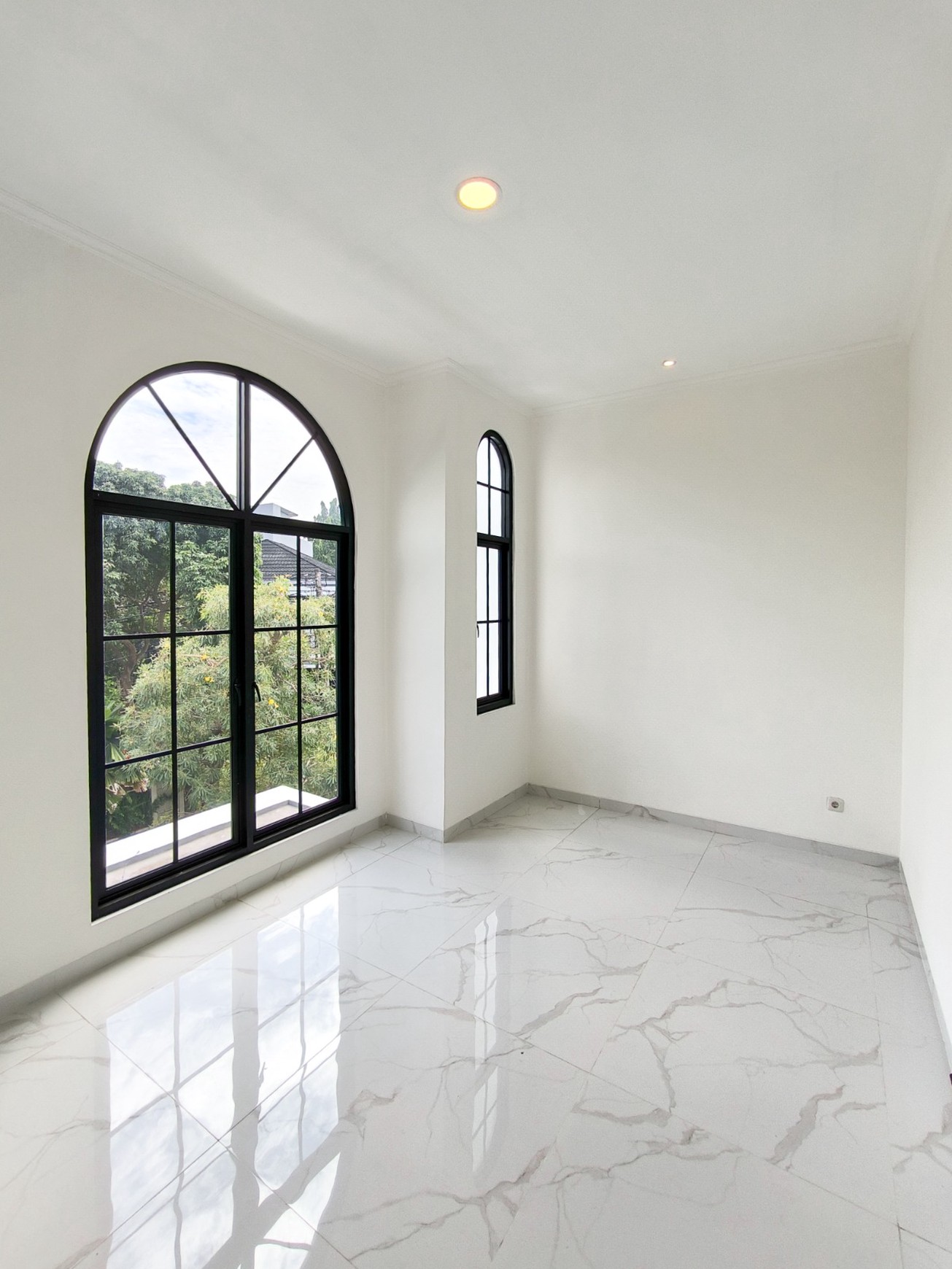 Rumah Bagus Brand New Di Kasuari Bintaro Jaya Sektor 9.