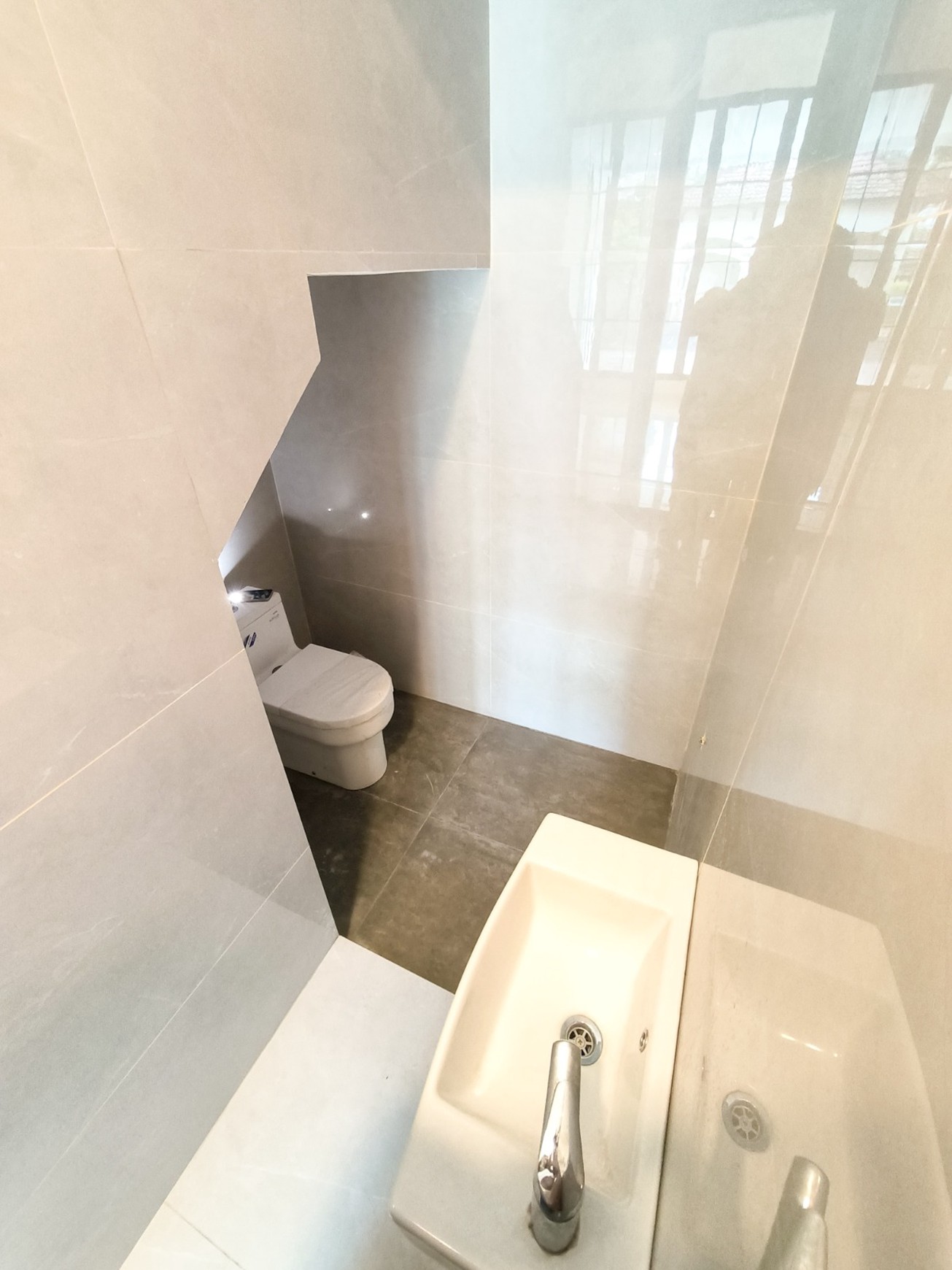 Rumah Bagus Brand New Di Kasuari Bintaro Jaya Sektor 9.