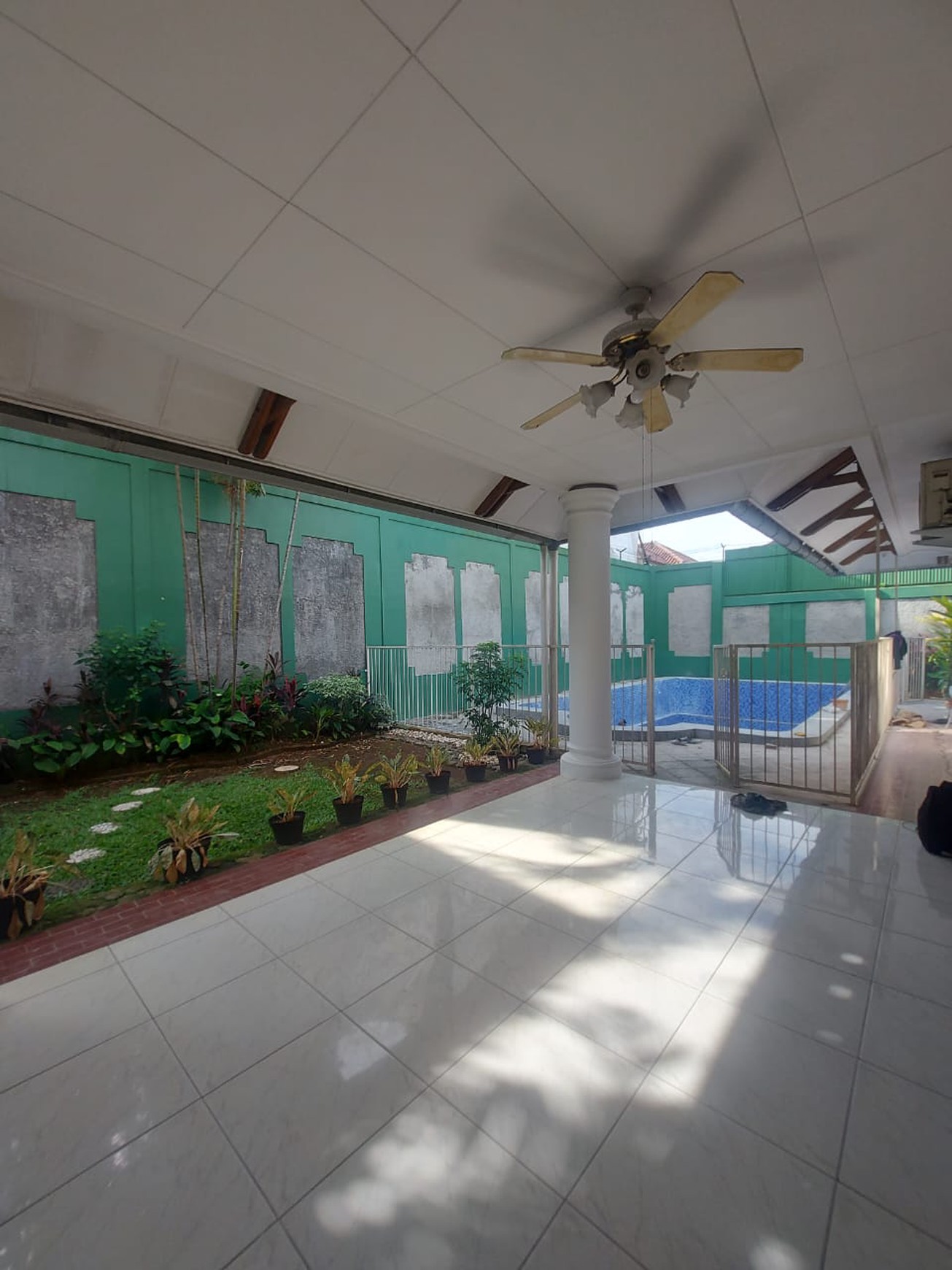 Rumah luas dalam townhouse Ampera - cilandak