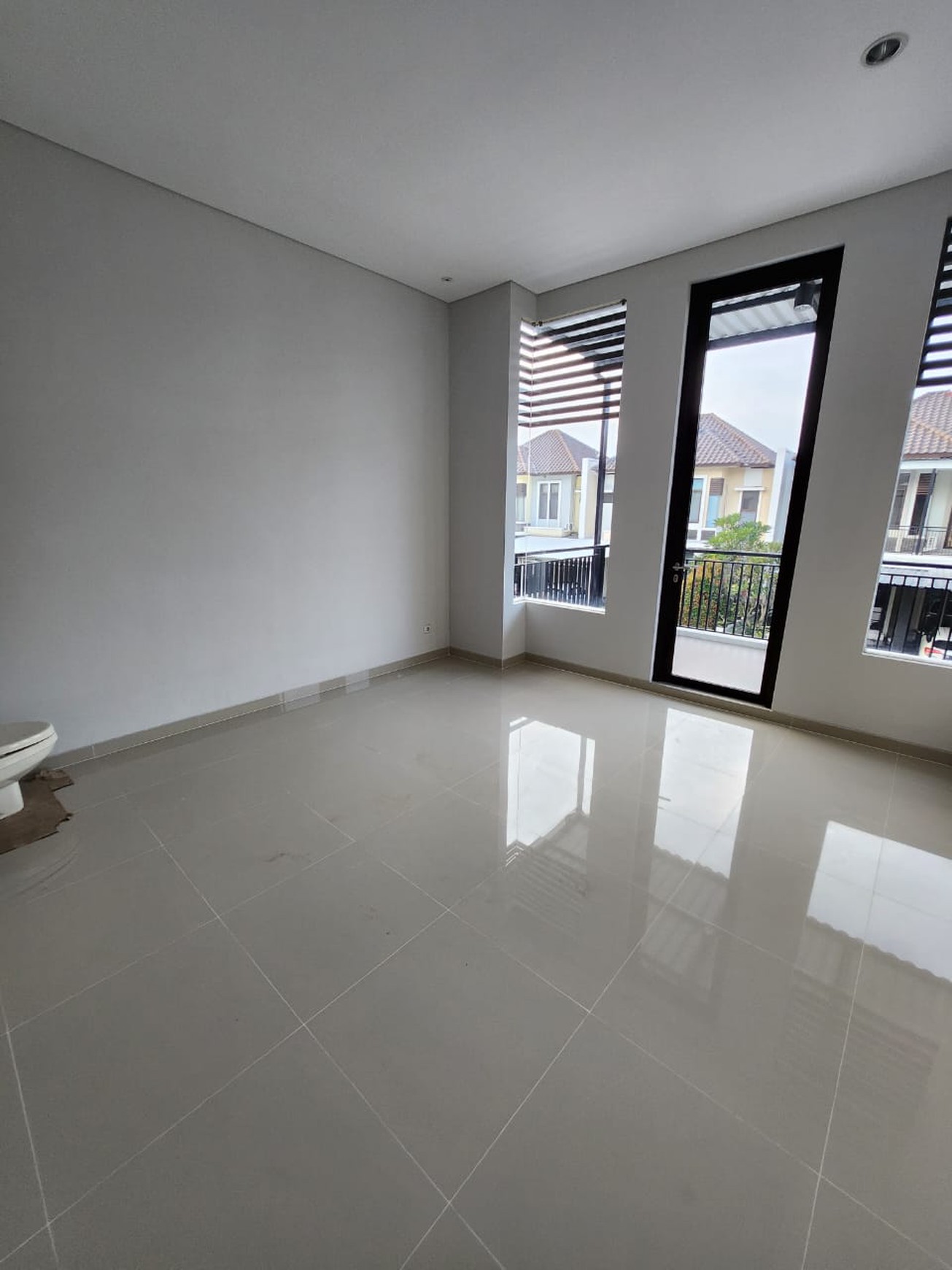 Dijual Rumah Siap Huni Royal Residence Wiyung