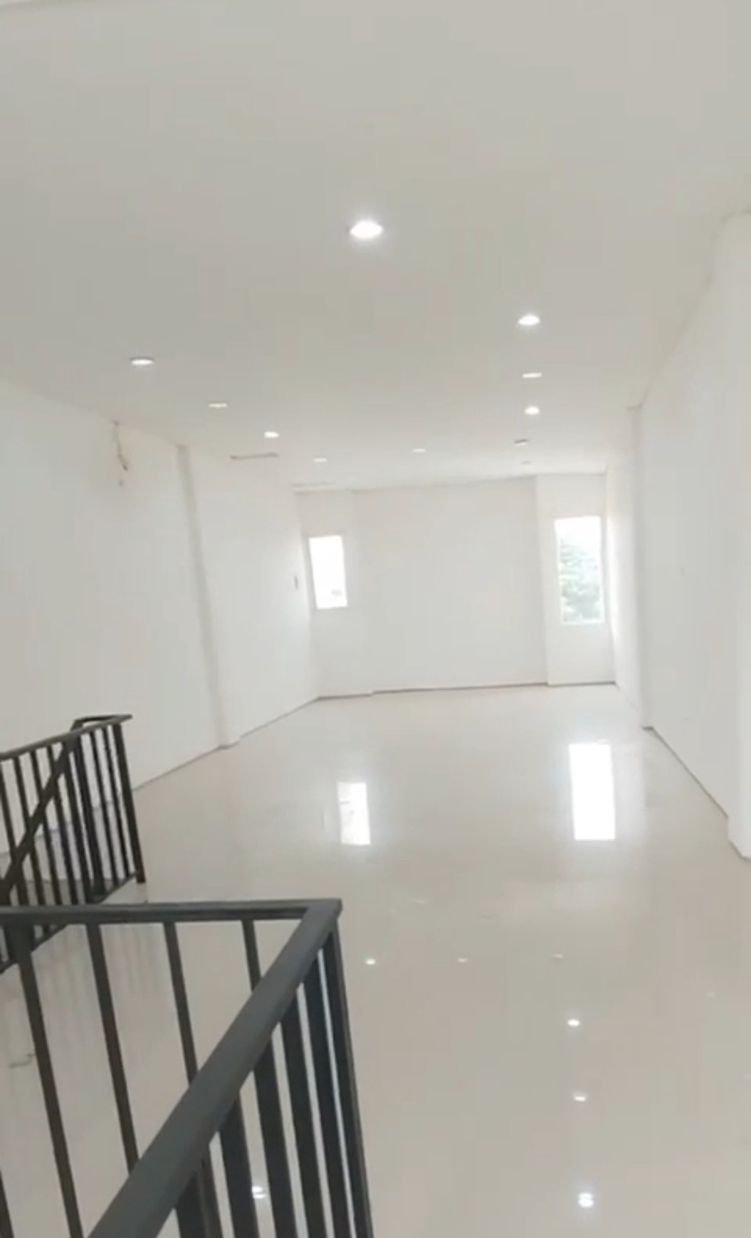 Dijual Ruko Raya Jemursari - Raya Prapen- Tenggilis Mejoyo - Parkiran Luas - Nol Jalan Raya Komersial Cocok Buat Segala Usaha